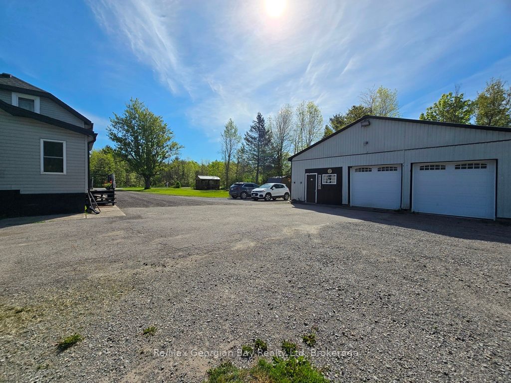 2066 Irish Line Property Photo 4
