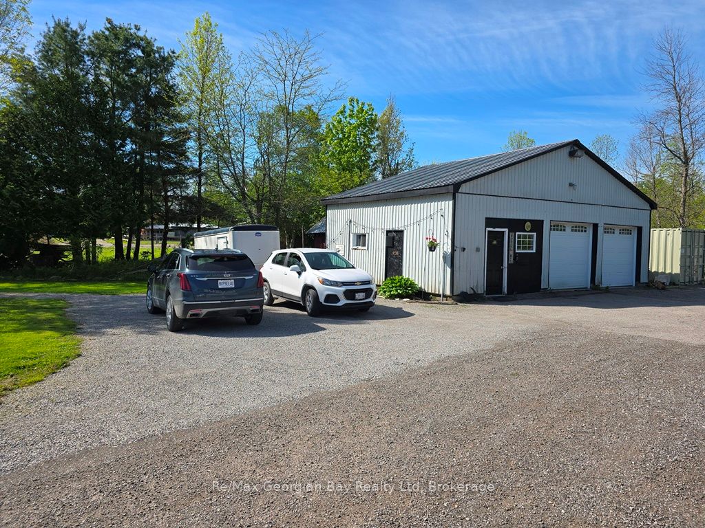 2066 Irish Line Property Photo 5