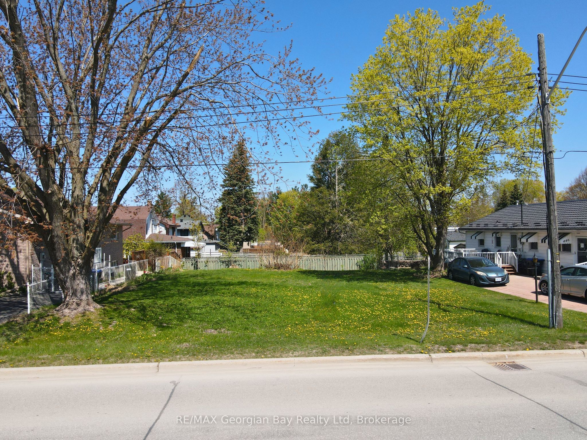 450 Robert St Property Photo 1