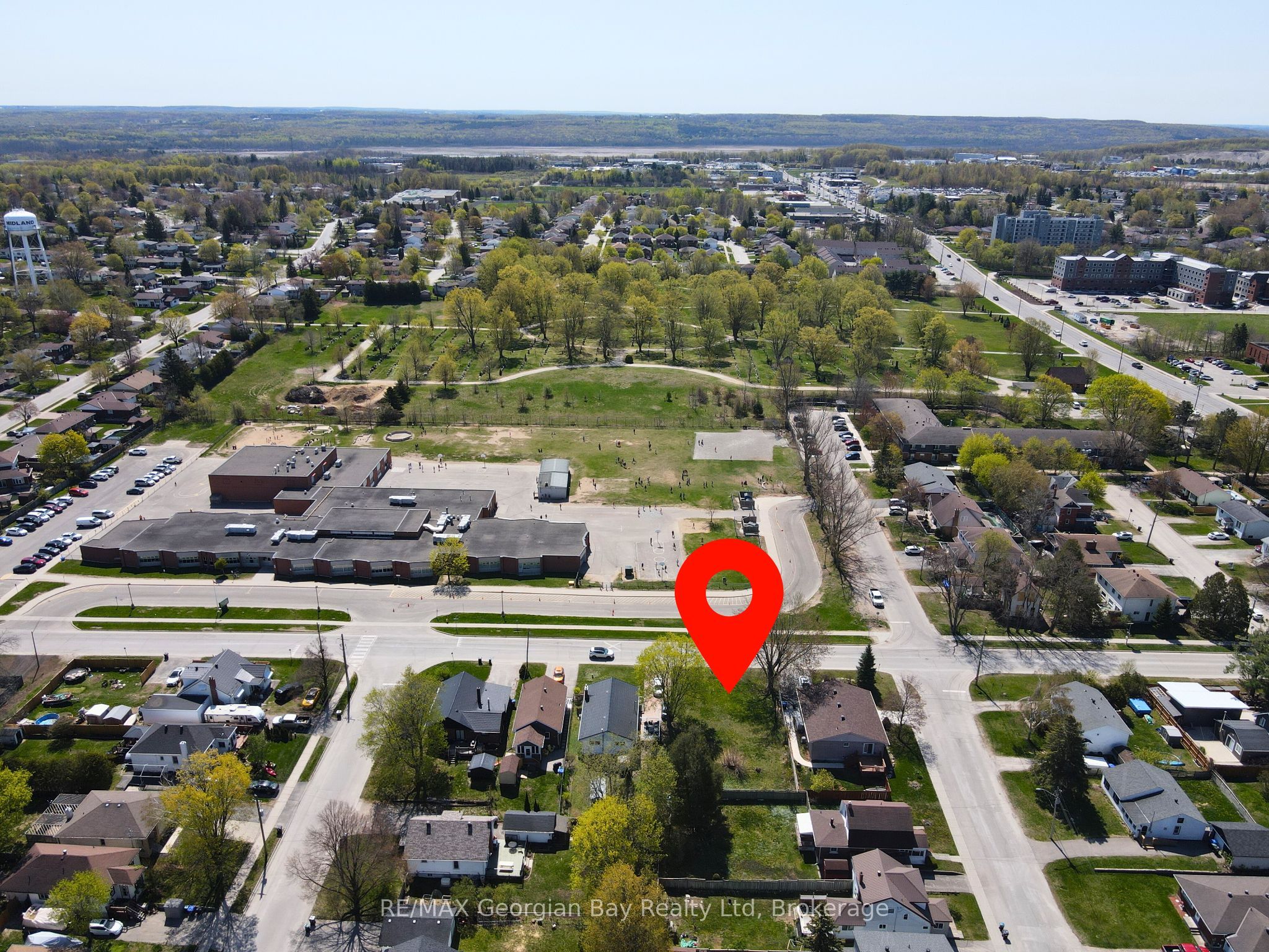 450 Robert Street Property Photo 4