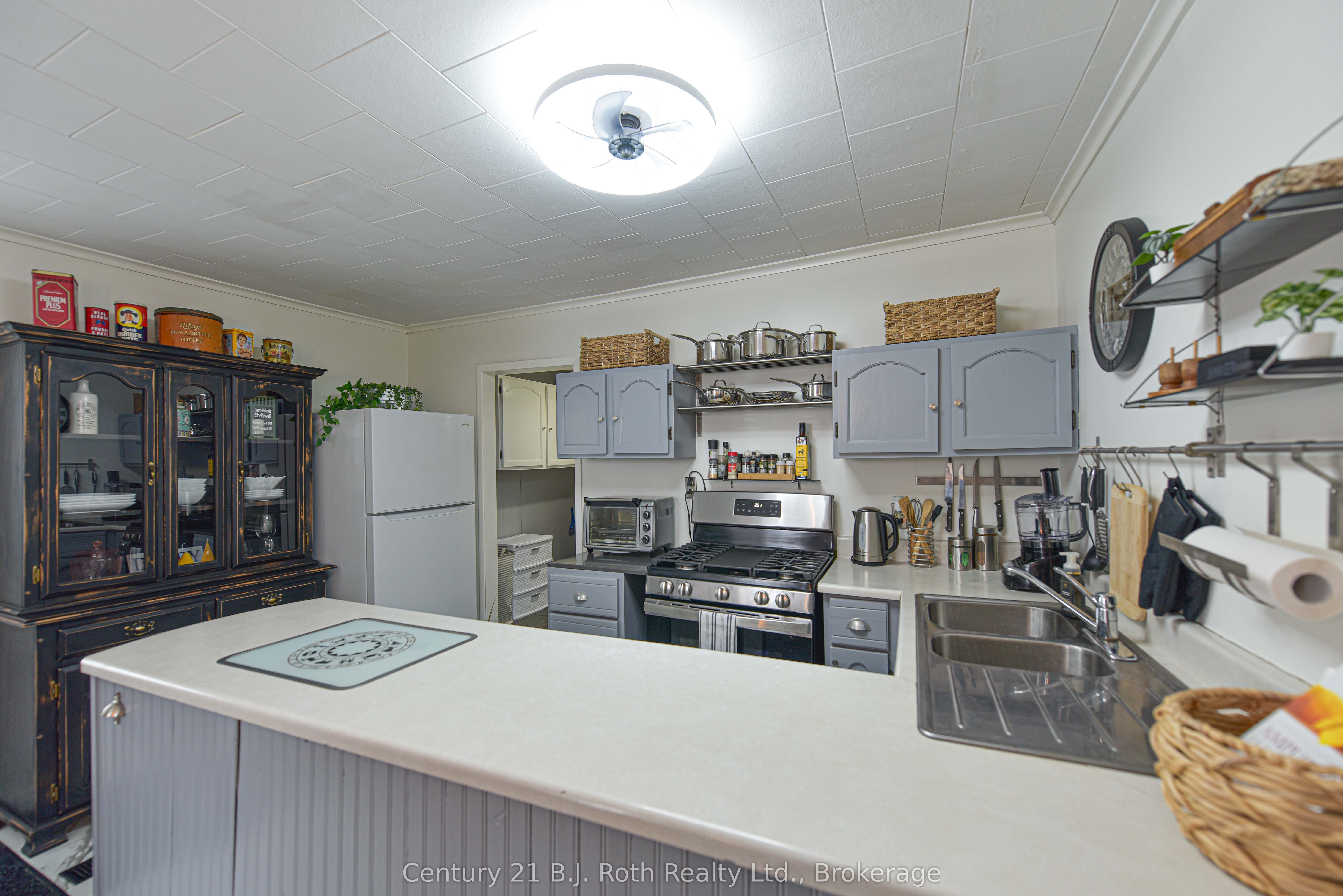 694 Quebec Street Property Photo 9