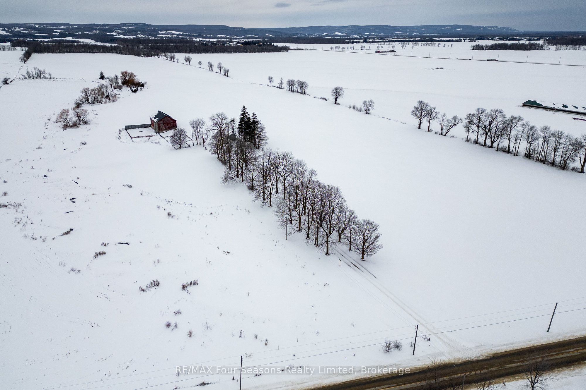 1154 Fairgrounds Road Property Photo 4