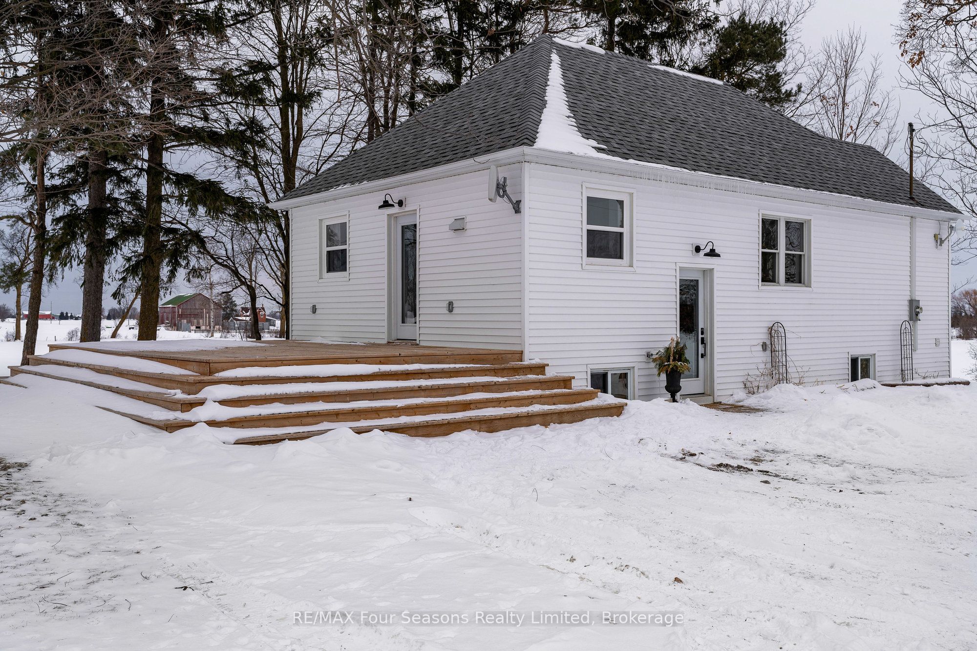 1154 Fairgrounds Road Property Photo 10