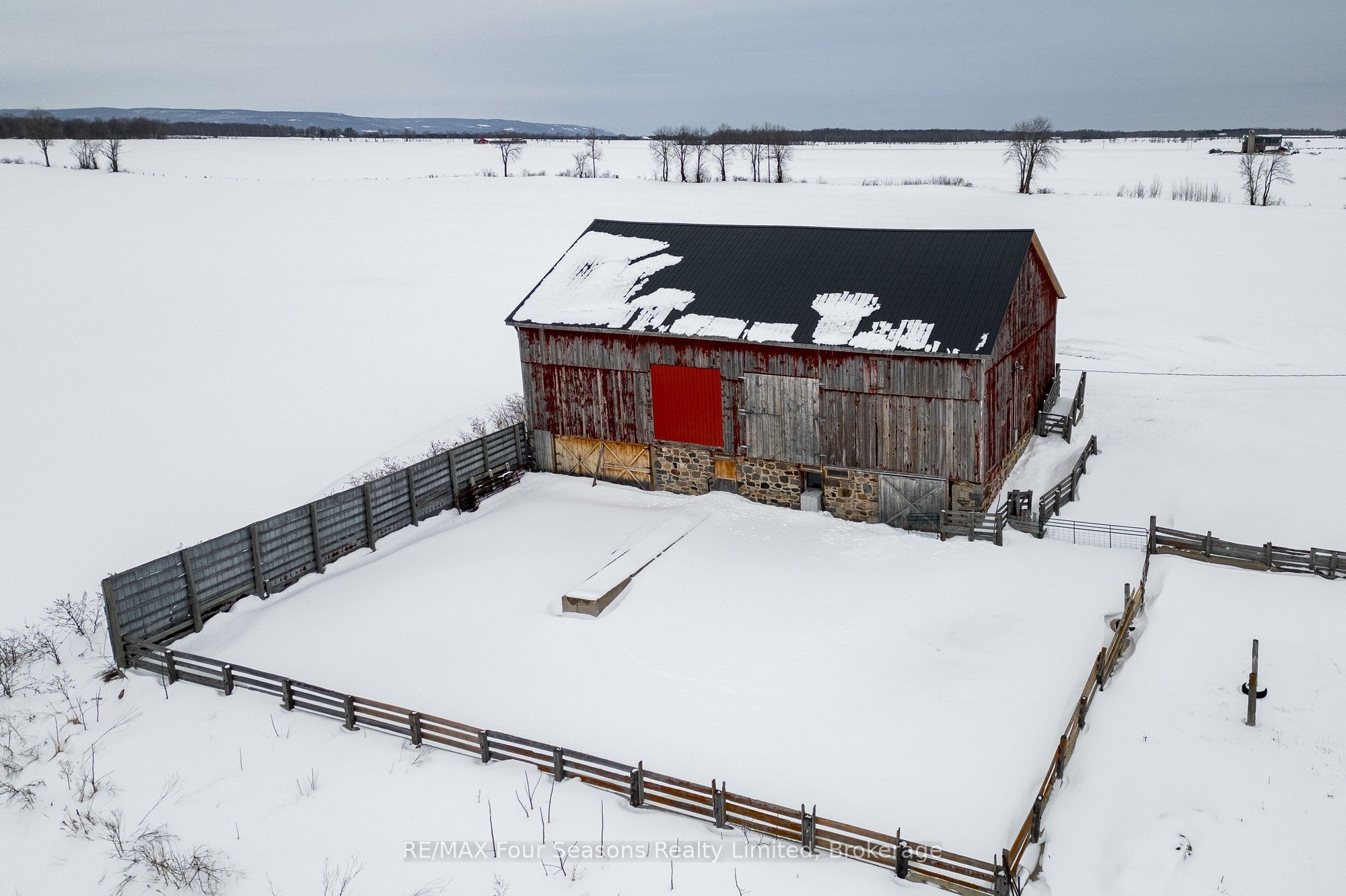 1154 Fairgrounds Road Property Photo 36