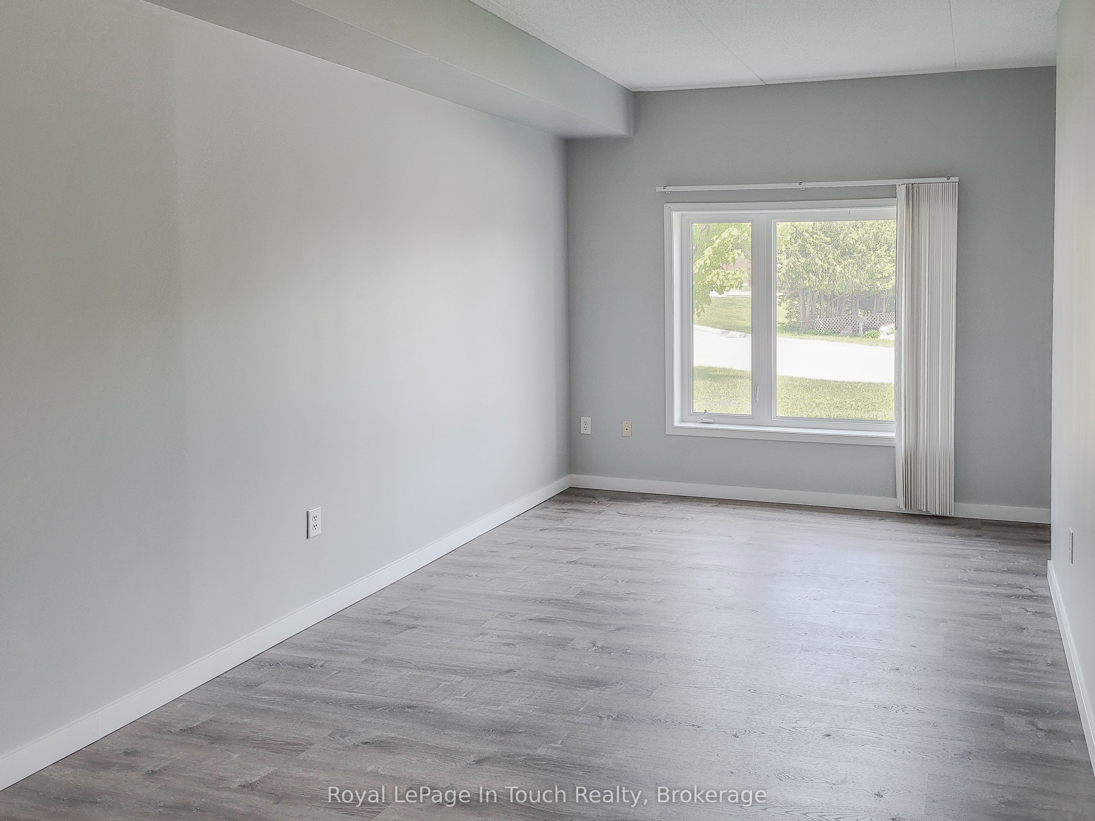 #102 - 333 Lafontaine Road Property Photo 10