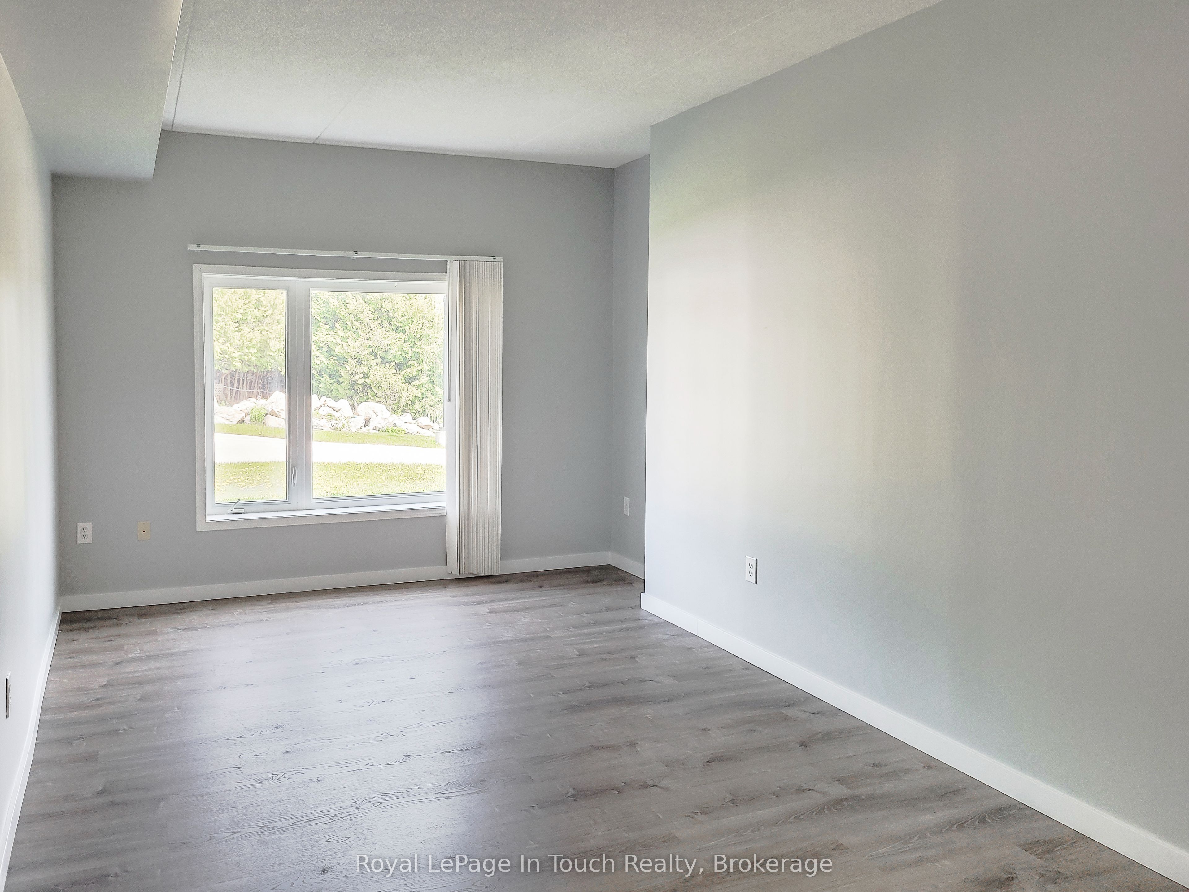 #102 - 333 Lafontaine Road Property Photo 11