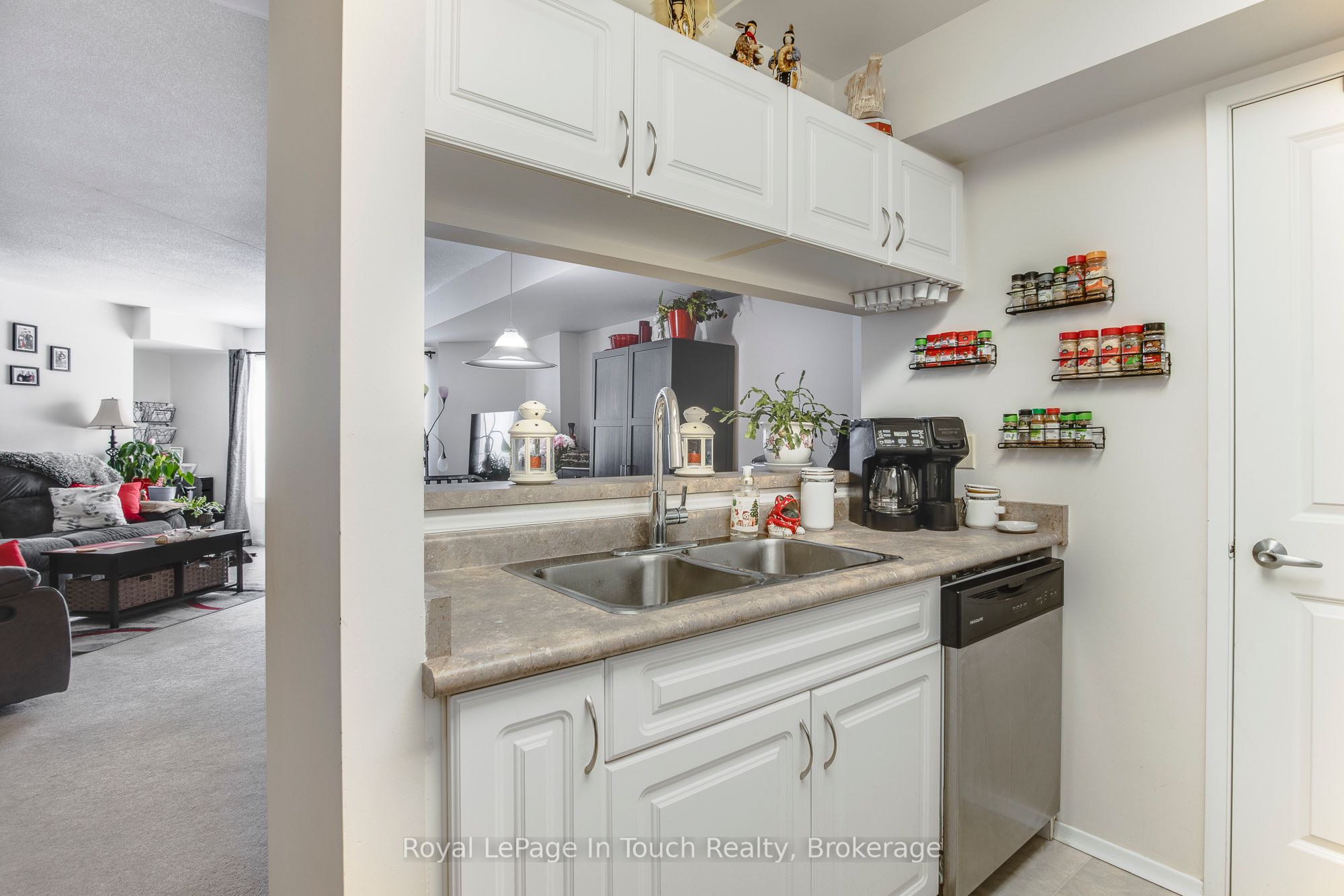 #310 - 333 Lafontaine Road Property Photo 7