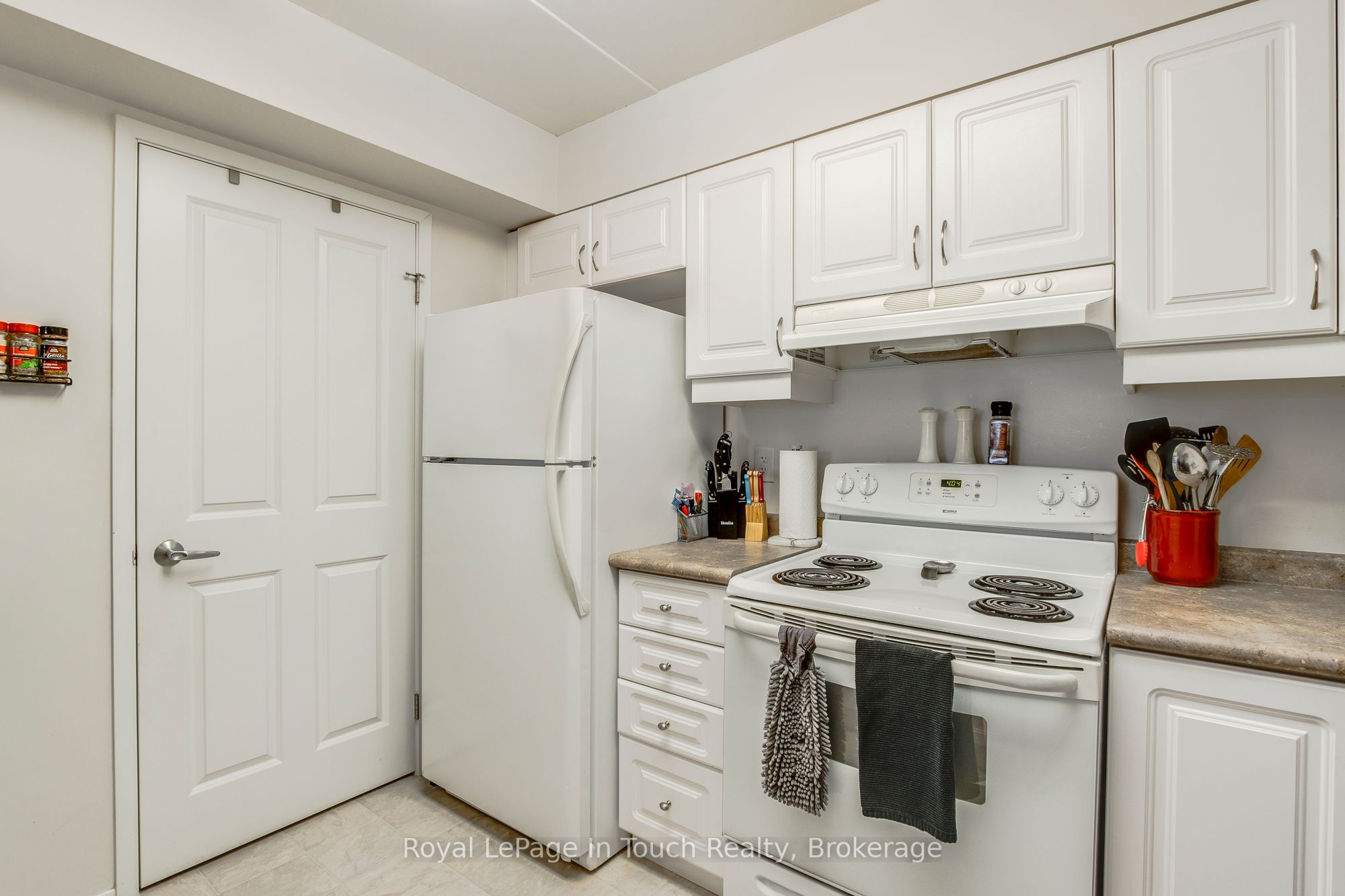 #310 - 333 Lafontaine Road Property Photo 8