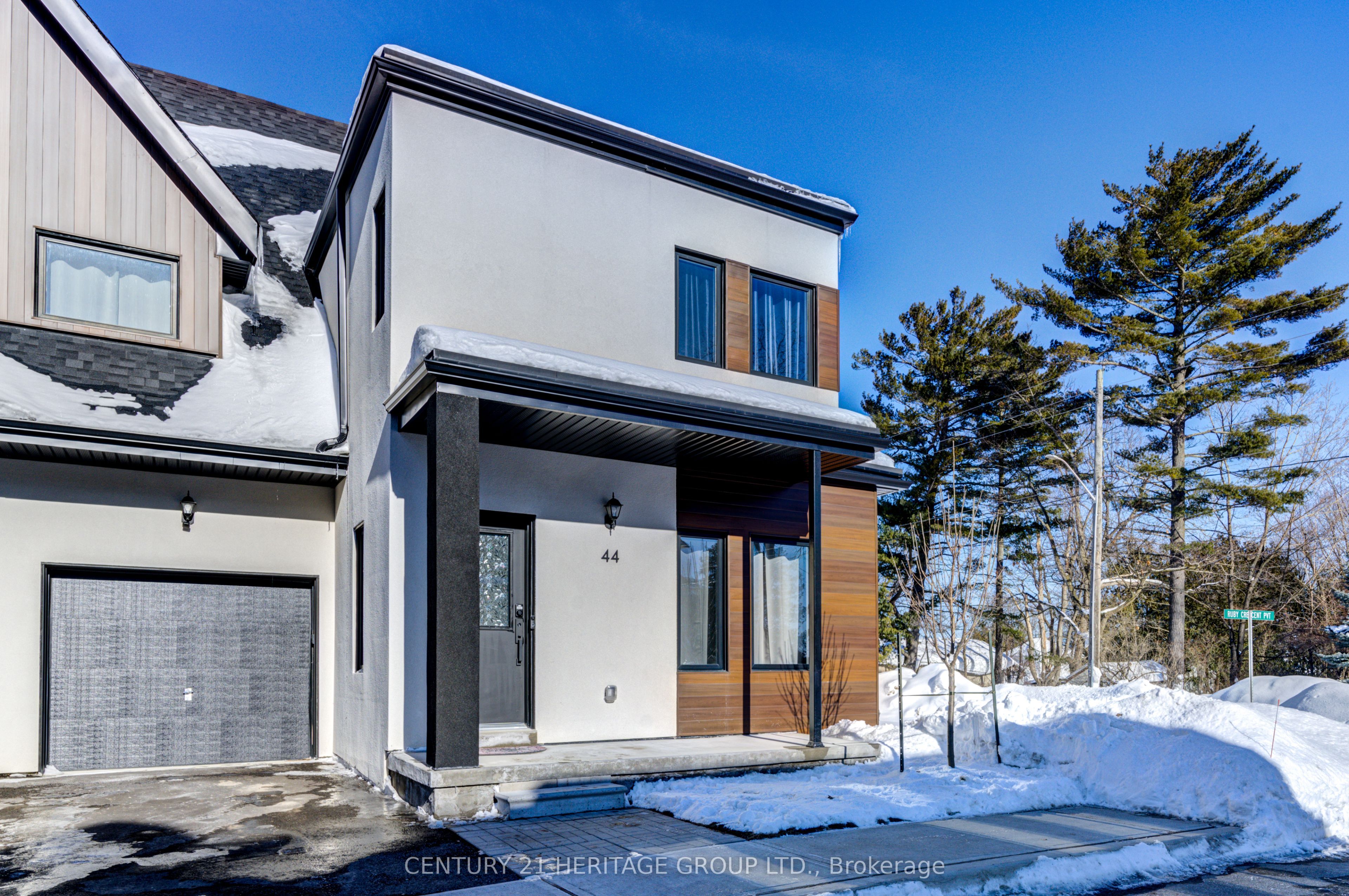 44 Ruby Crescent Property Photo 1
