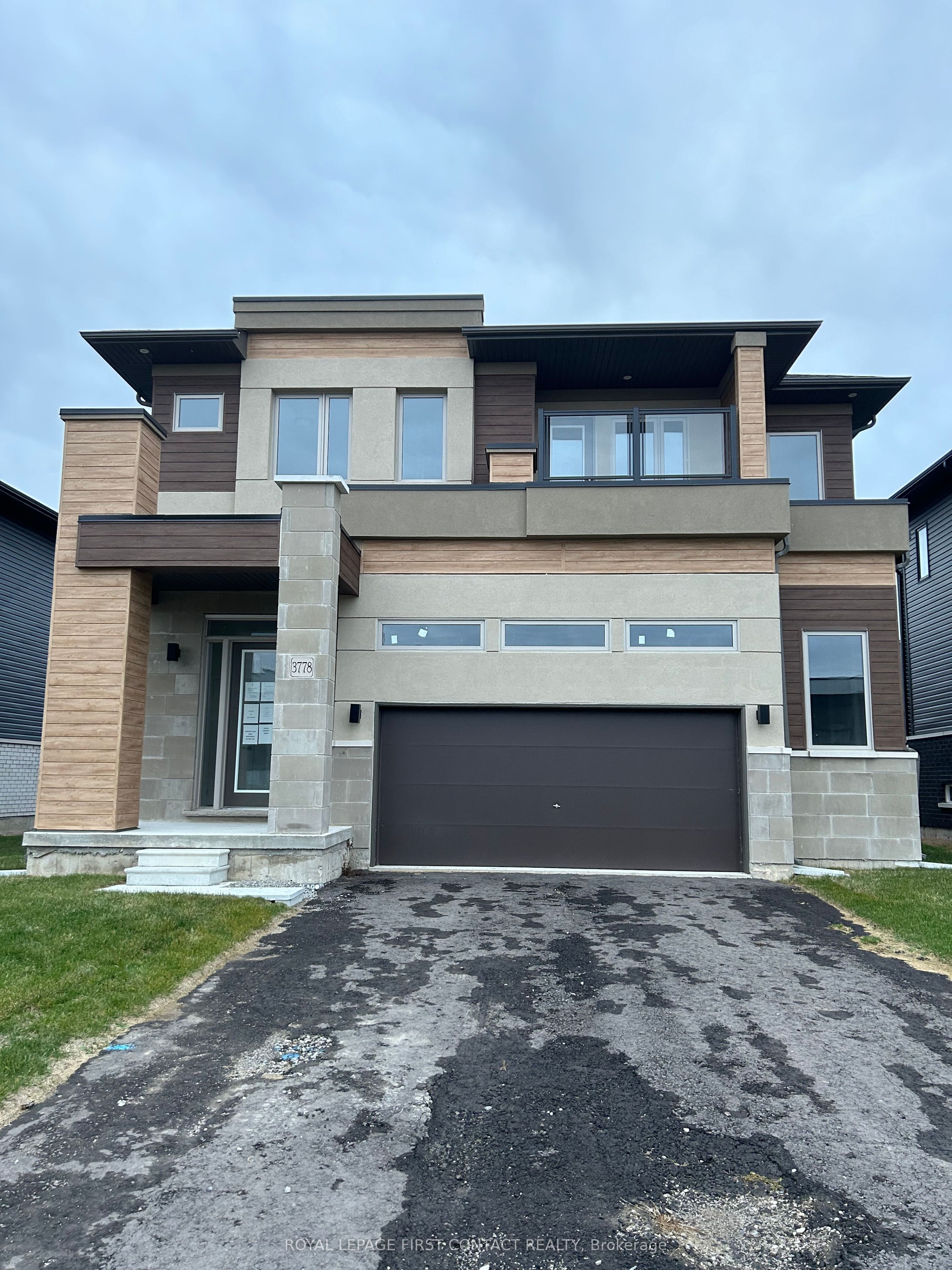 3778 Sunbank Crescent Property Photo 2