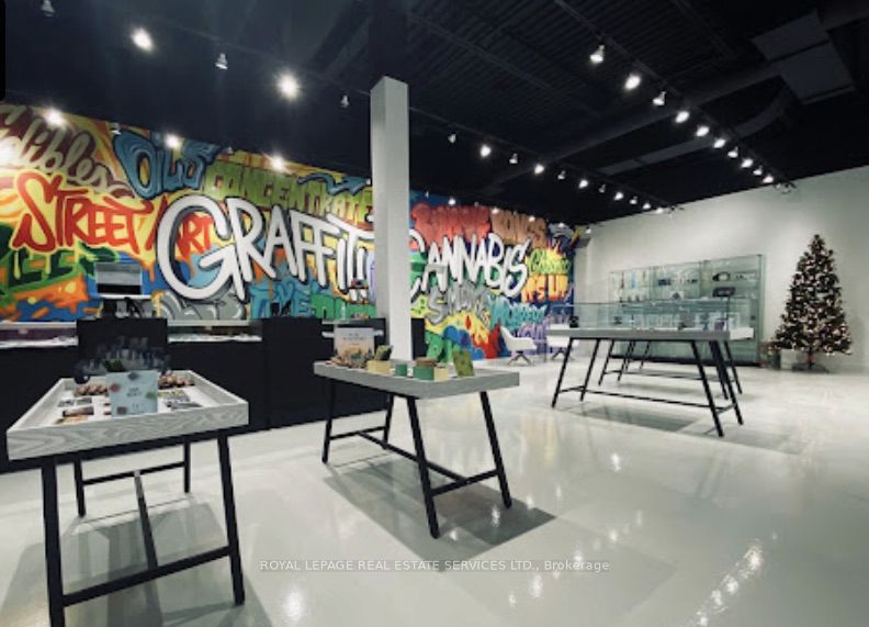 393 Yonge Street Property Photo 2