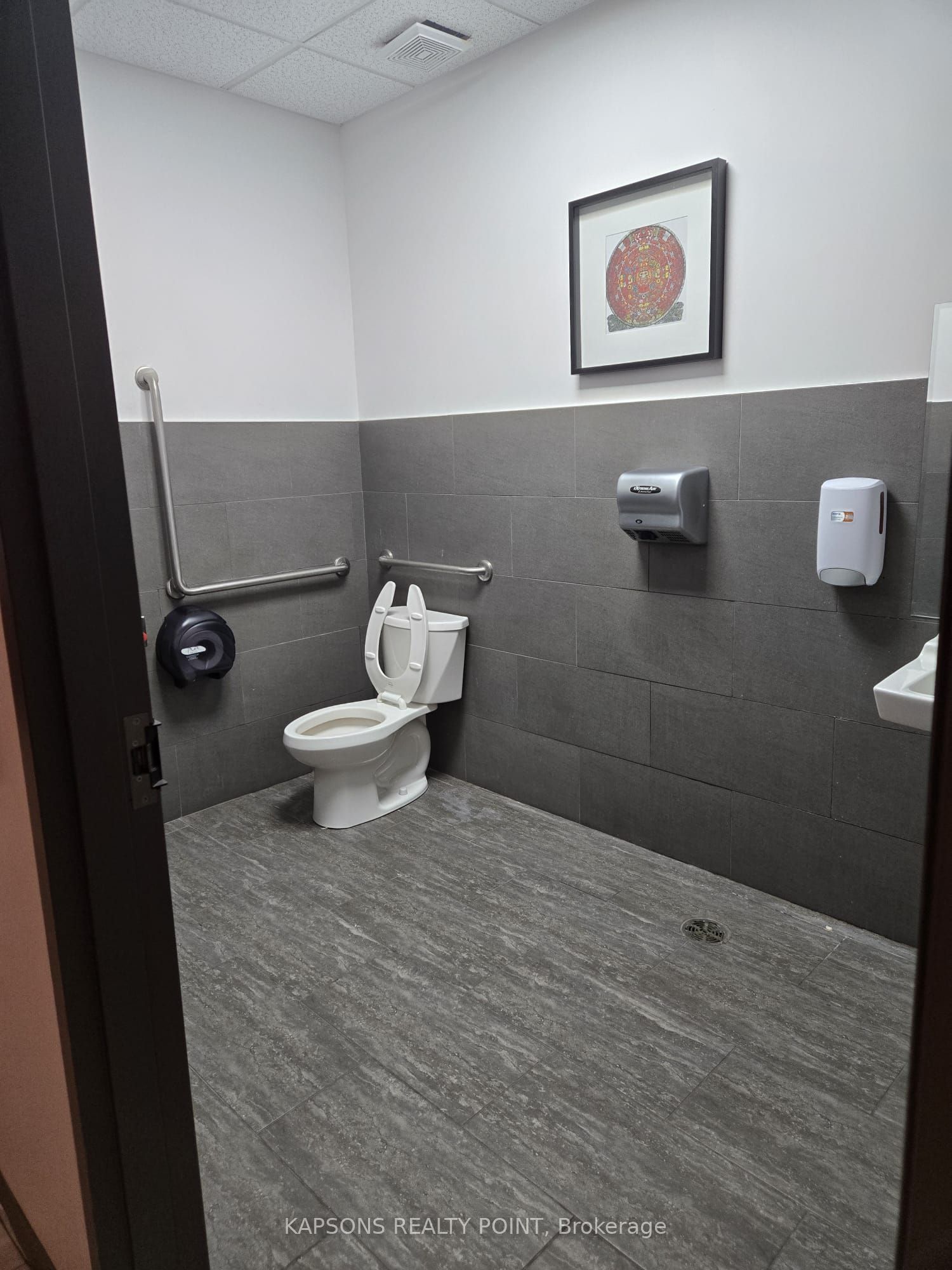 331 Bayfield Street Property Photo 6