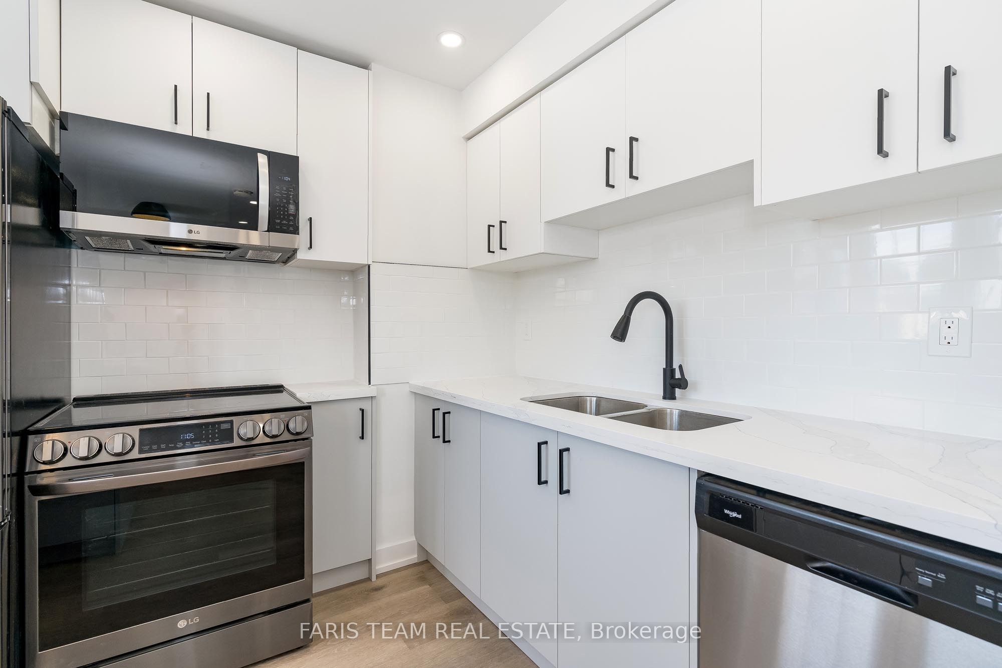 #l6 - 63 Ferris Lane Property Photo 6