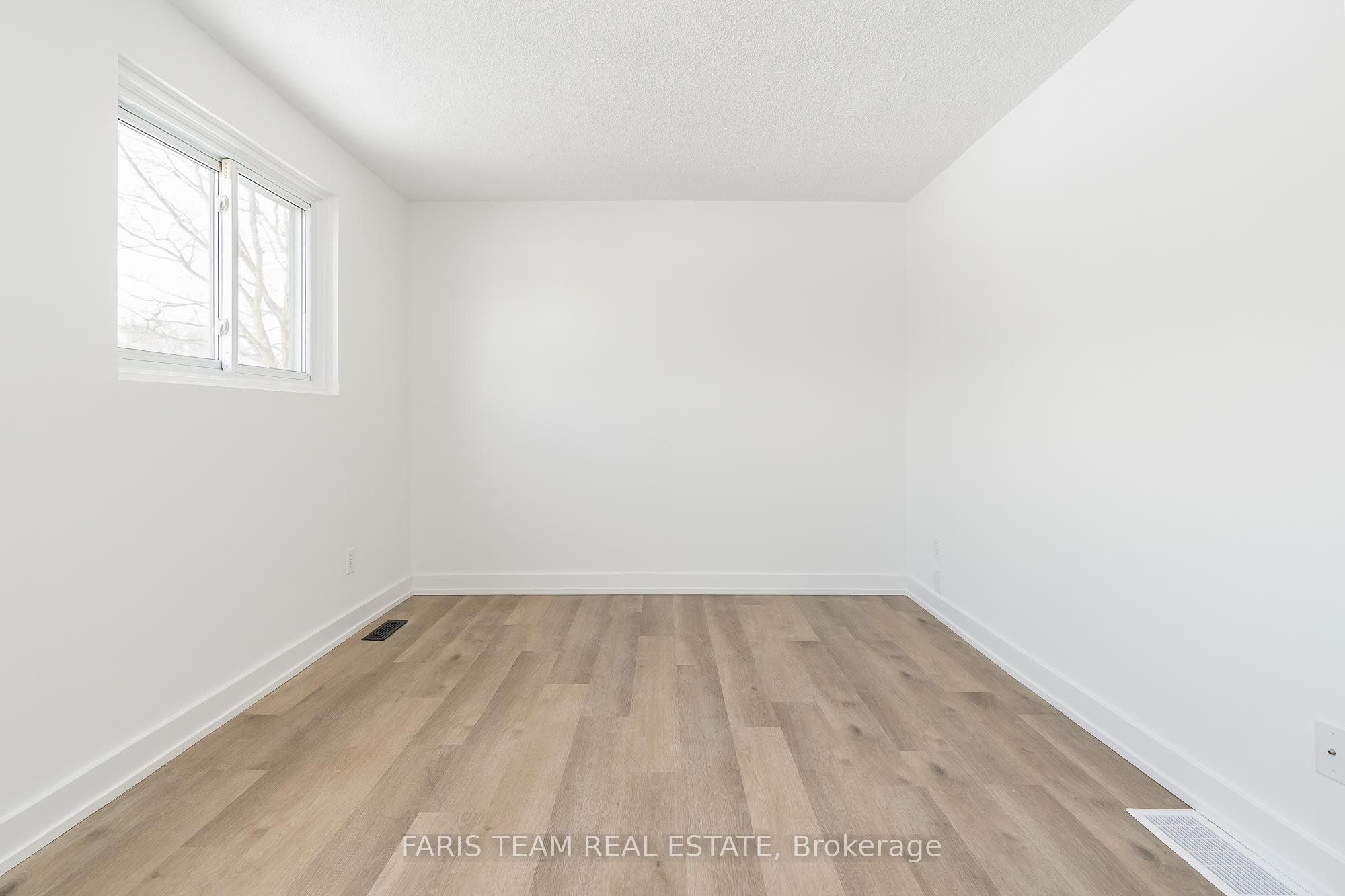 #l6 - 63 Ferris Lane Property Photo 14