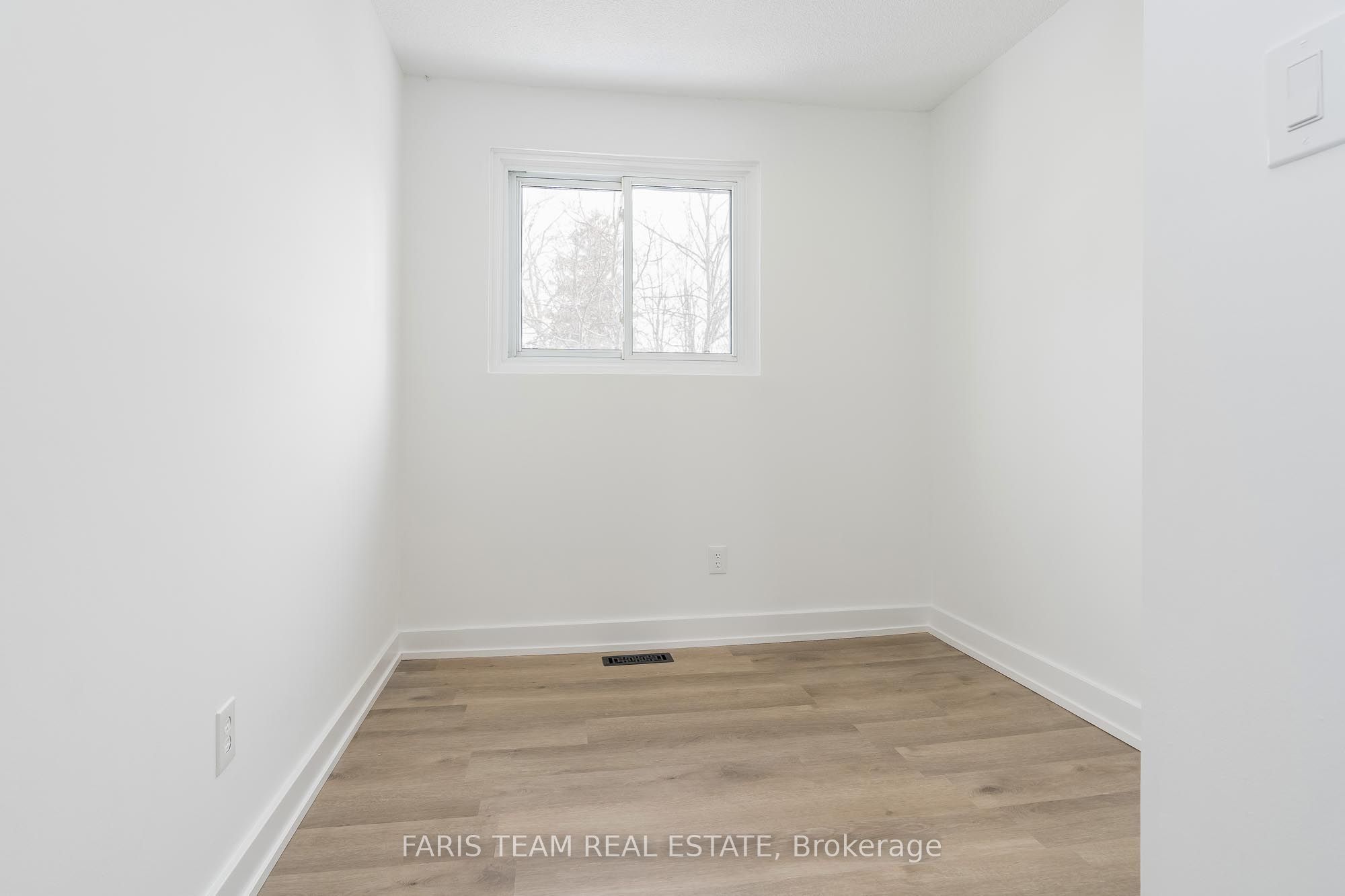 #l6 - 63 Ferris Lane Property Photo 18