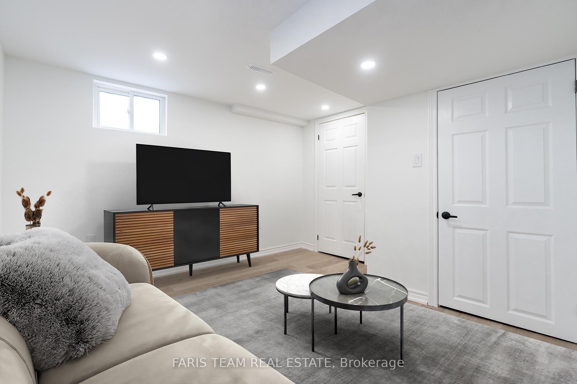 #l6 - 63 Ferris Lane Property Photo 21