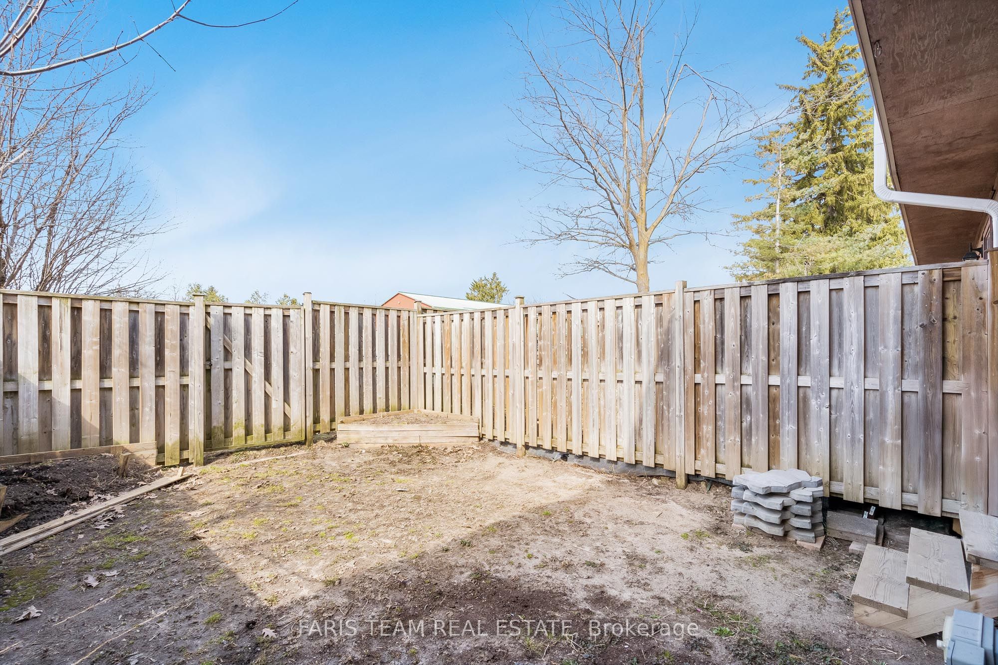 #l6 - 63 Ferris Lane Property Photo 25