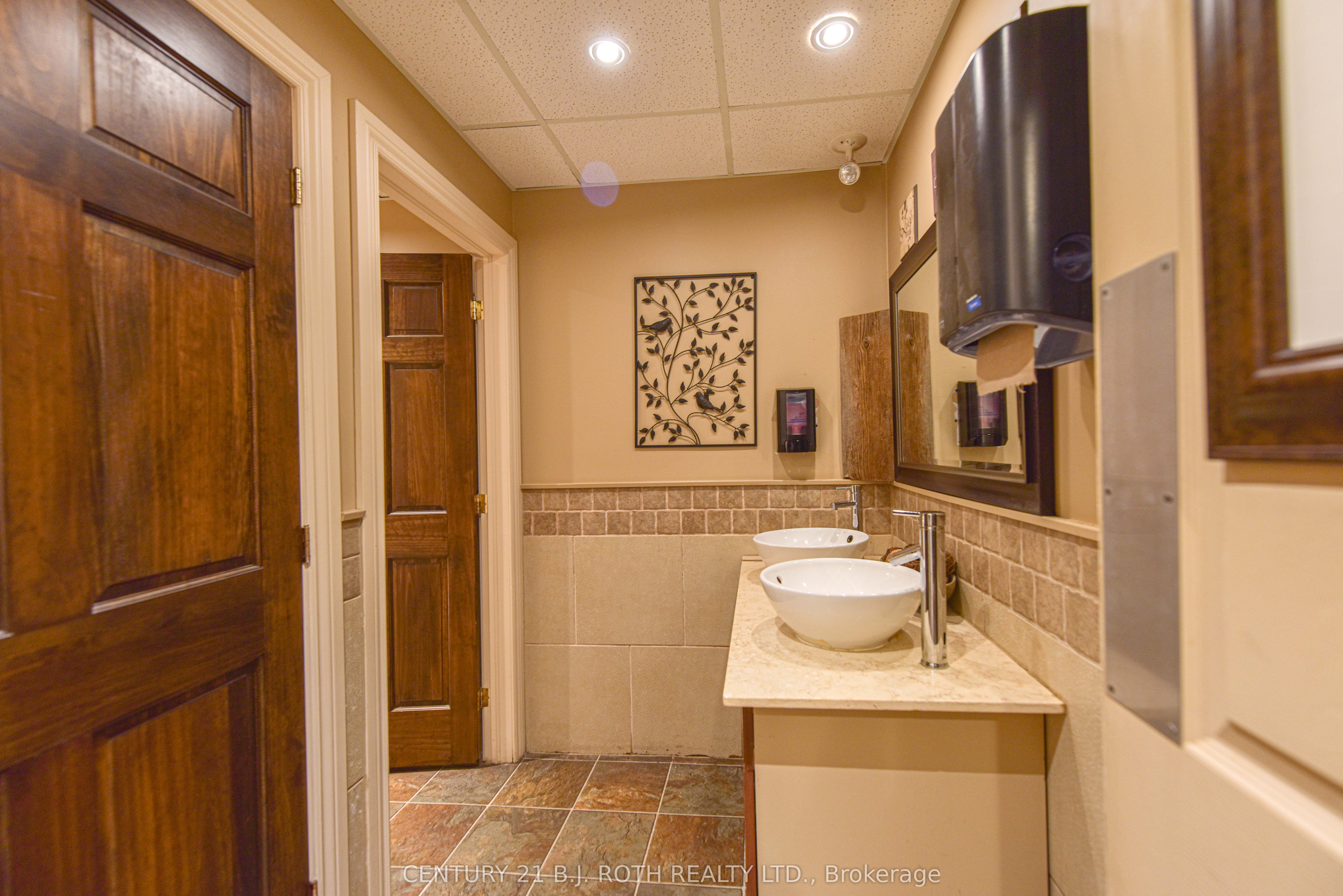 #4 - 64 Mississaga Street Property Photo 23