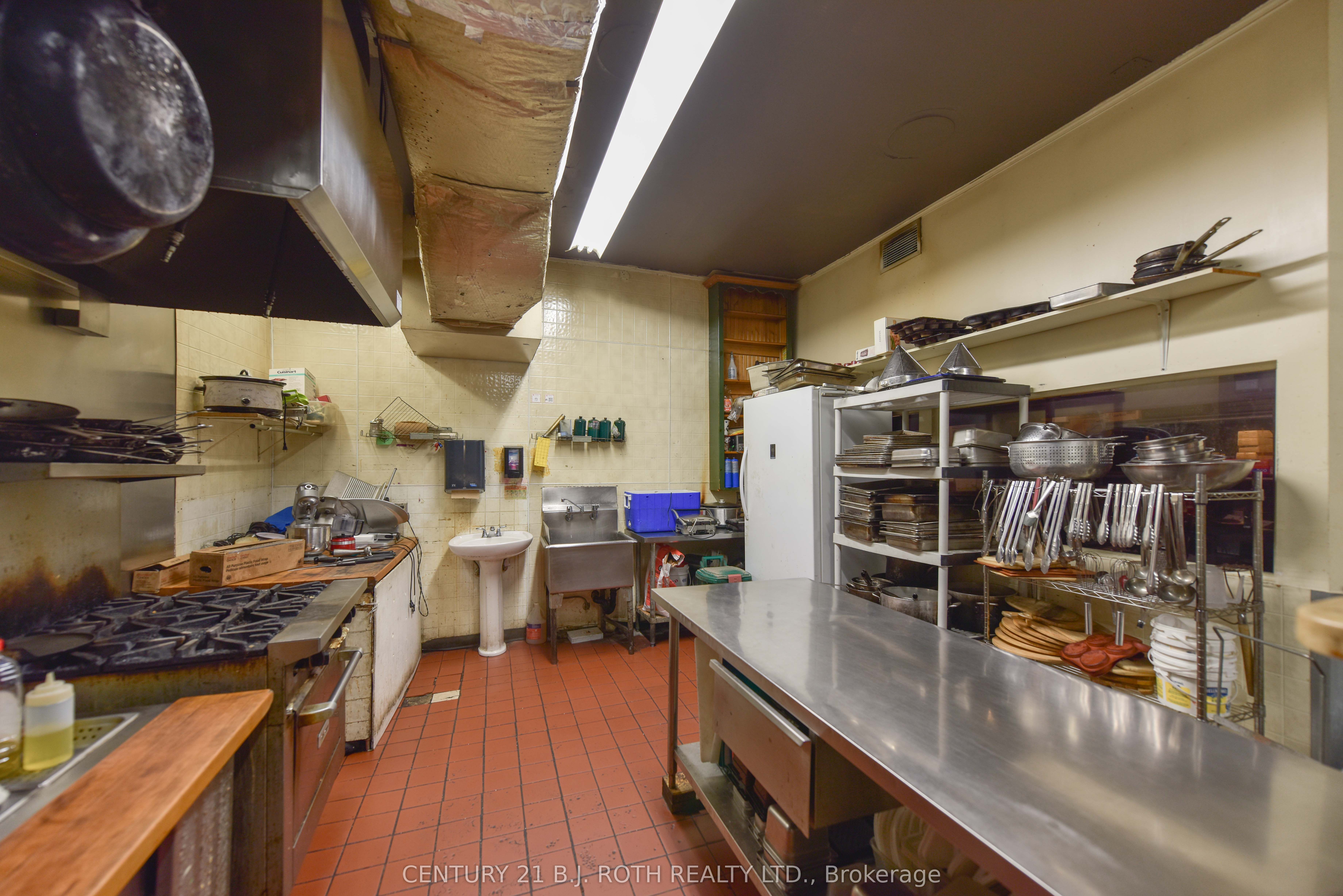 #4 - 64 Mississaga Street Property Photo 31