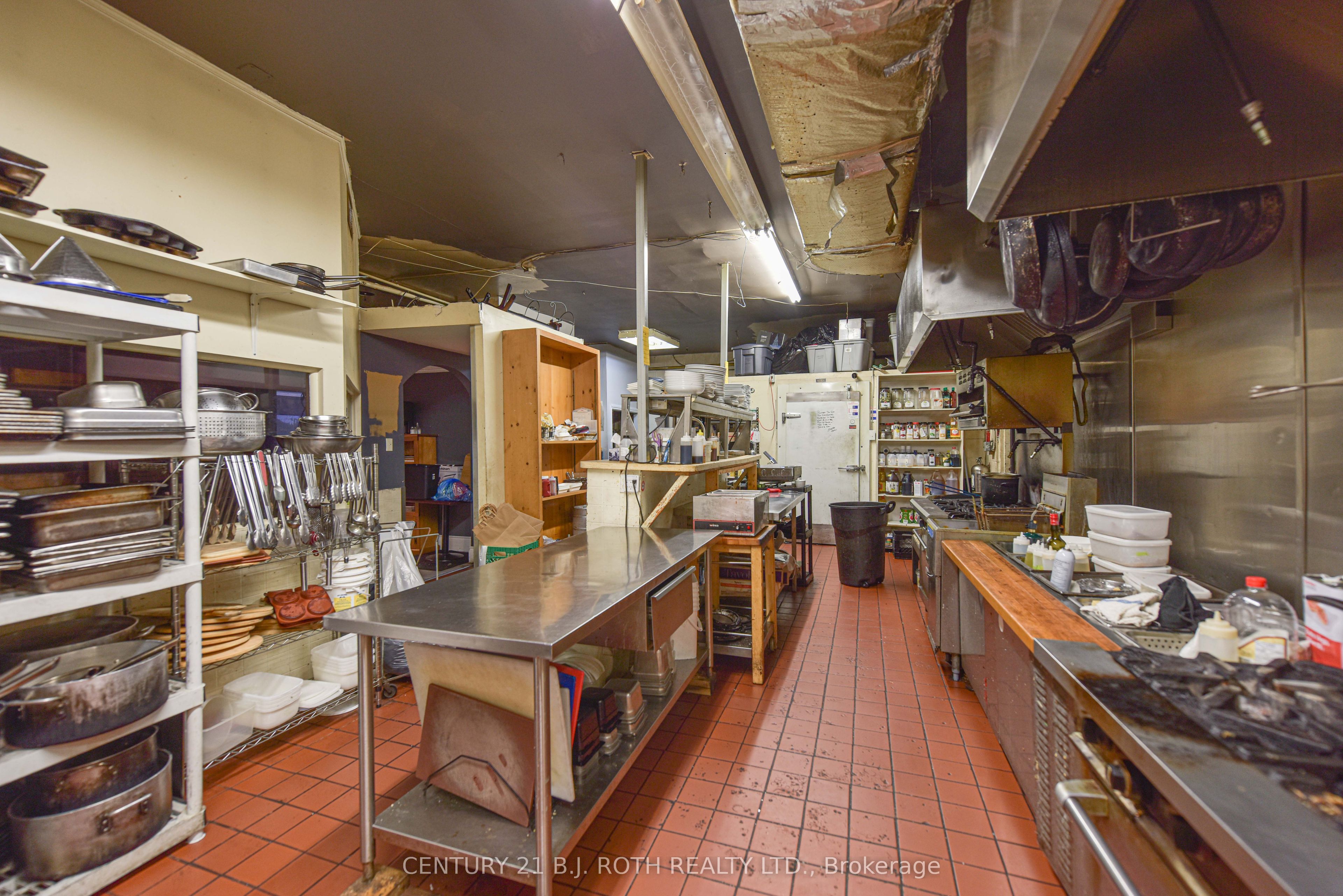 #4 - 64 Mississaga Street Property Photo 32
