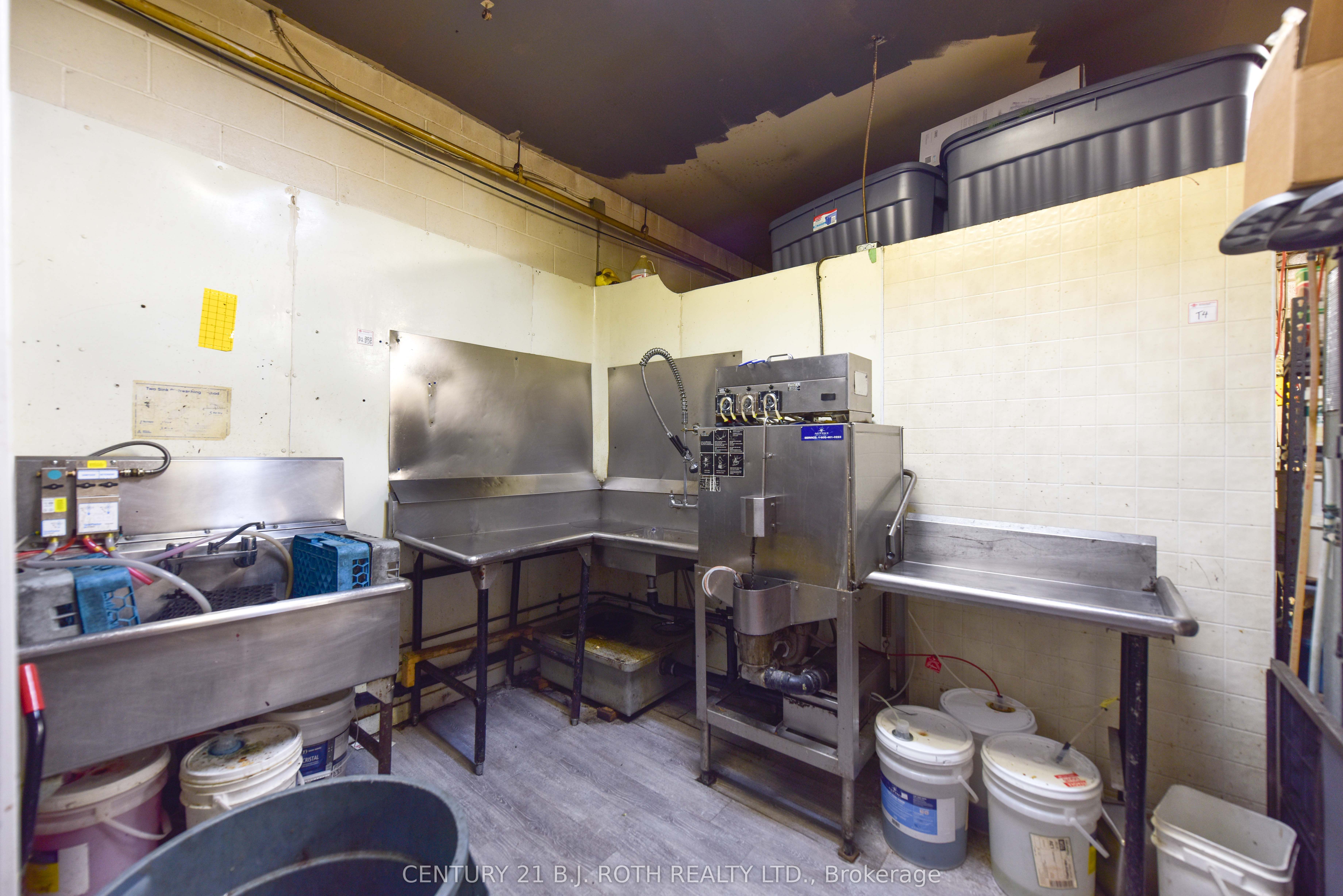 #4 - 64 Mississaga Street Property Photo 36