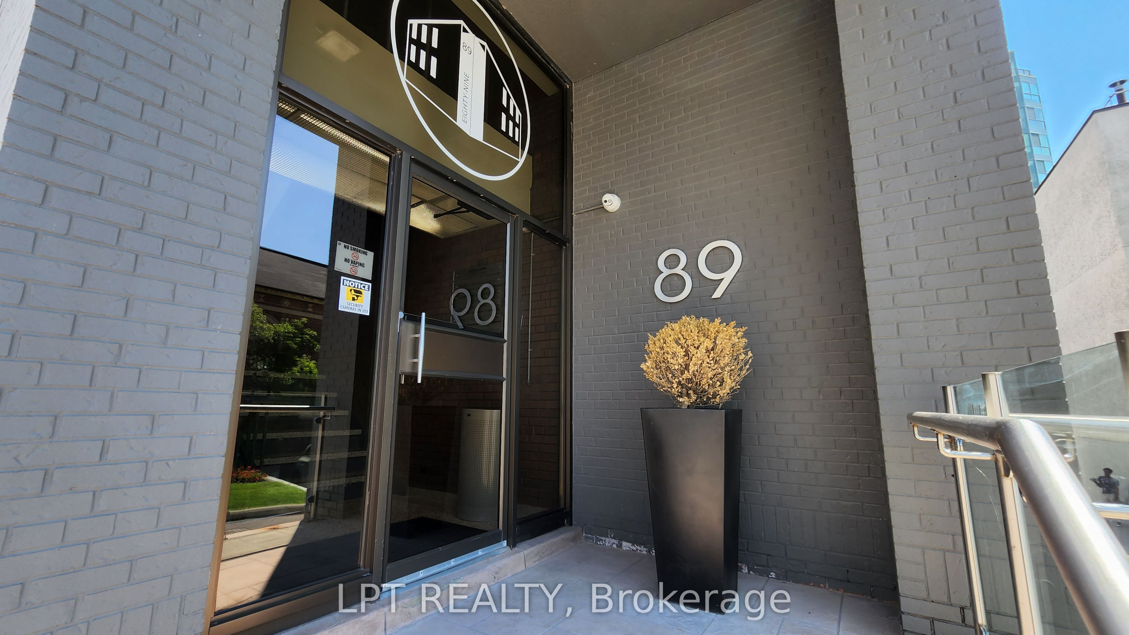 #201 - 89 Collier Street Property Photo 3