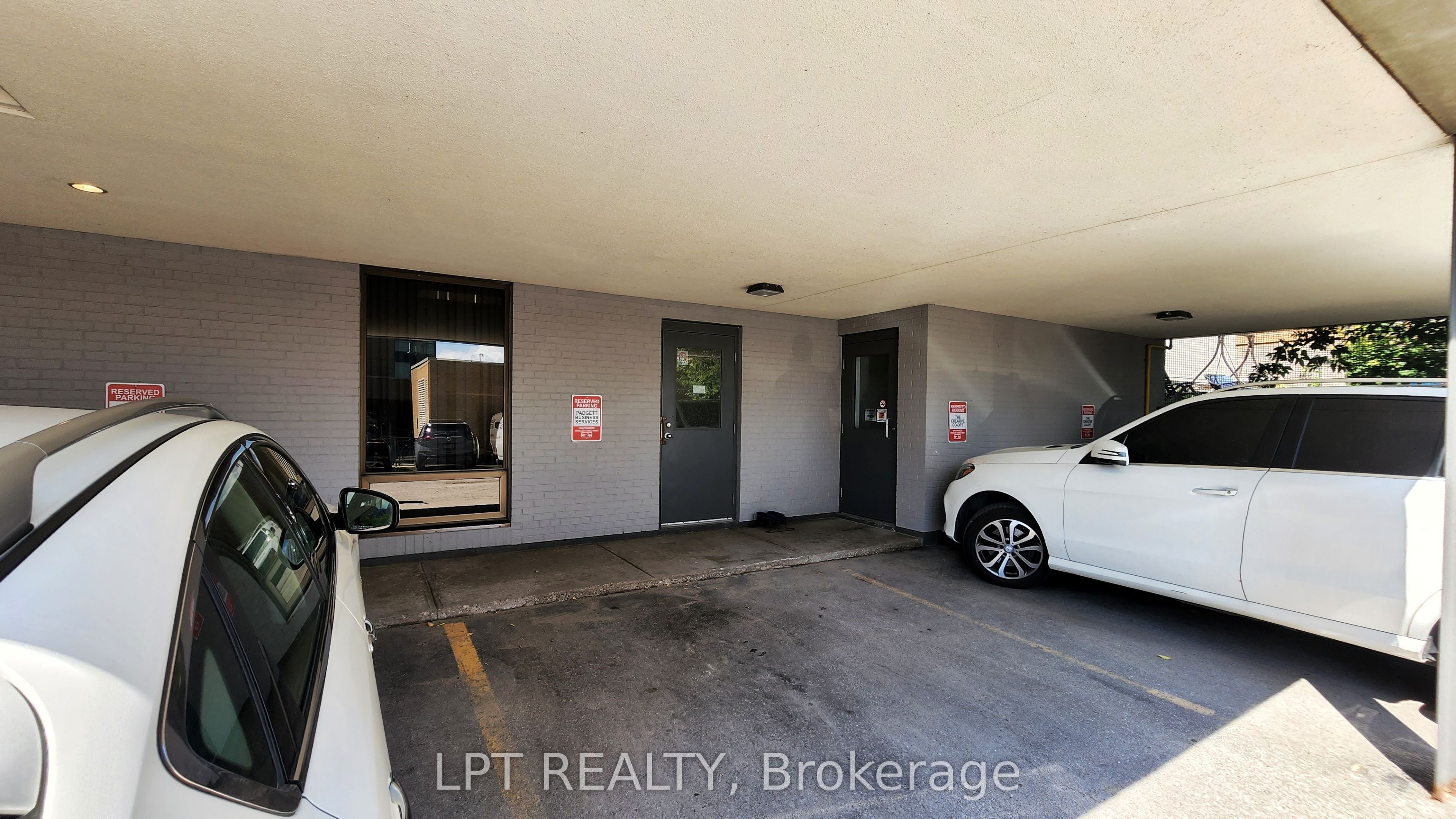 #201 - 89 Collier Street Property Photo 5
