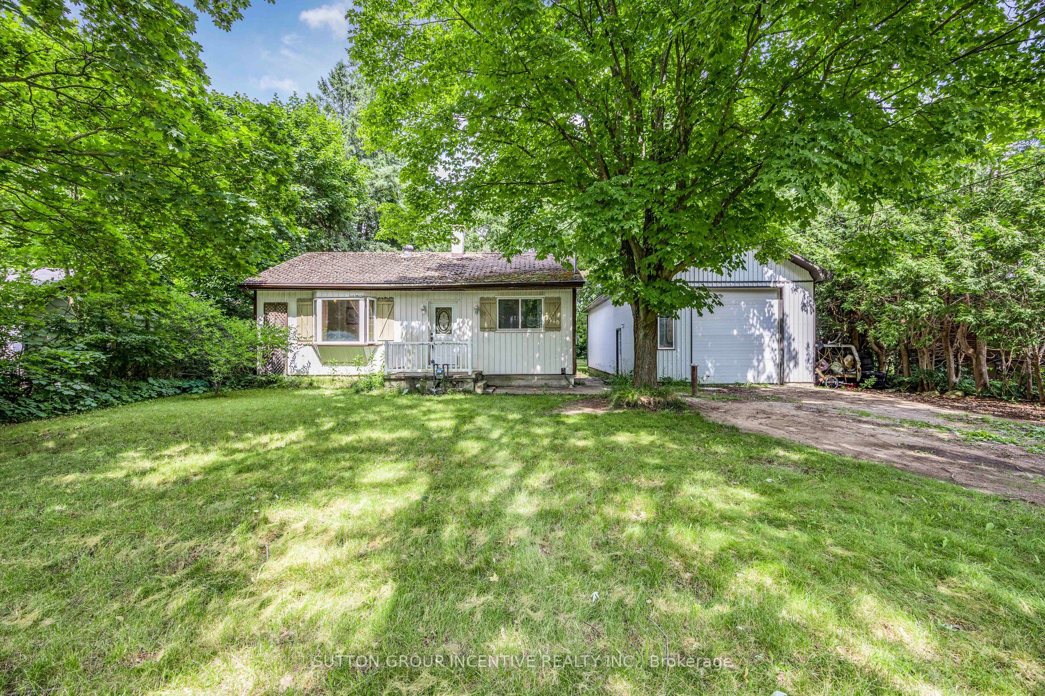 1213 Bayfield St N Property Photo 1