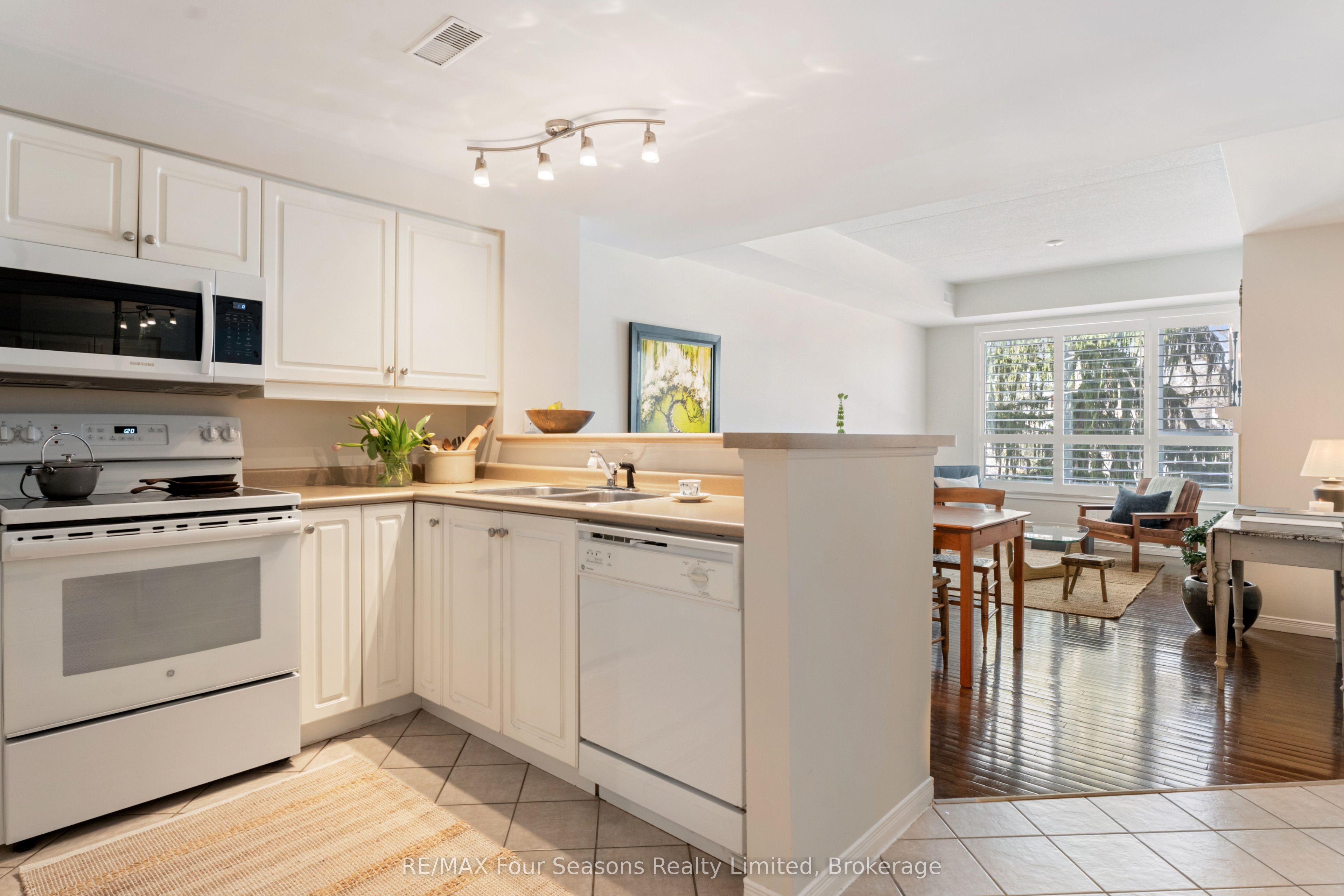 #2012 - 750 Johnston Park Avenue Property Photo 19