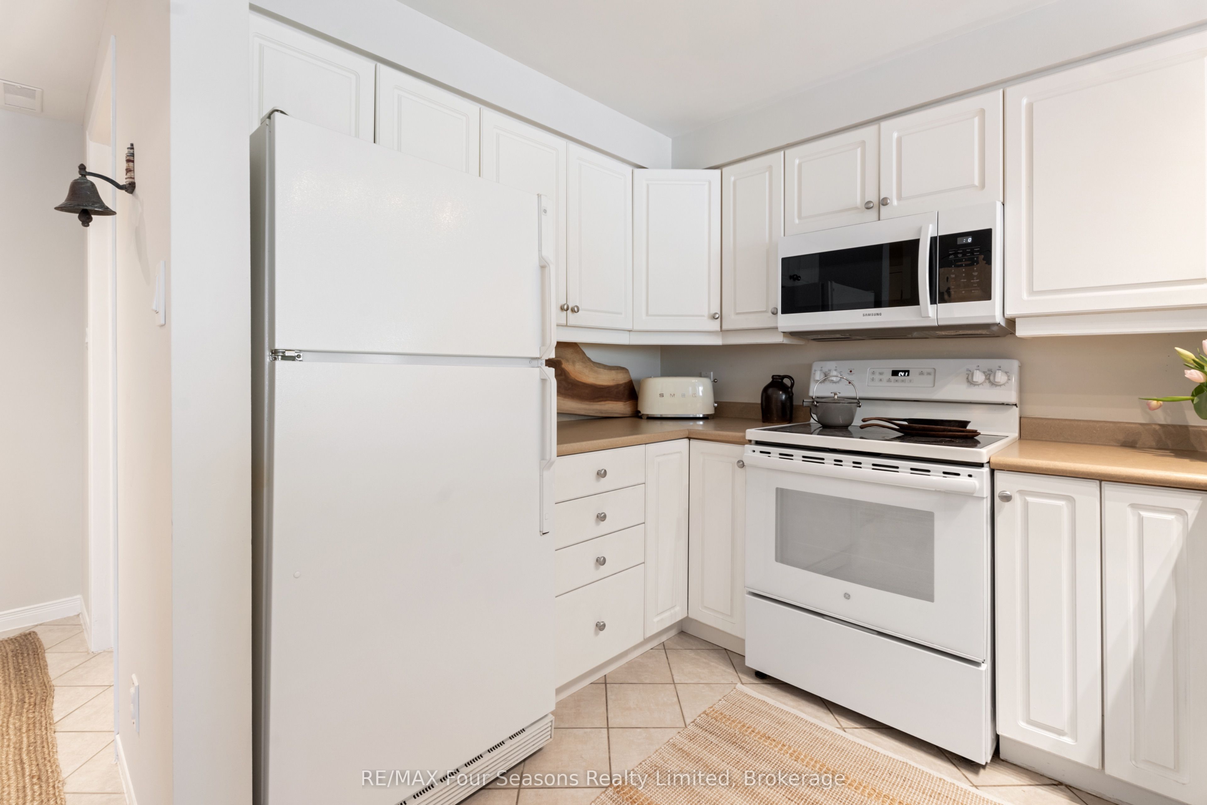 #2012 - 750 Johnston Park Avenue Property Photo 21