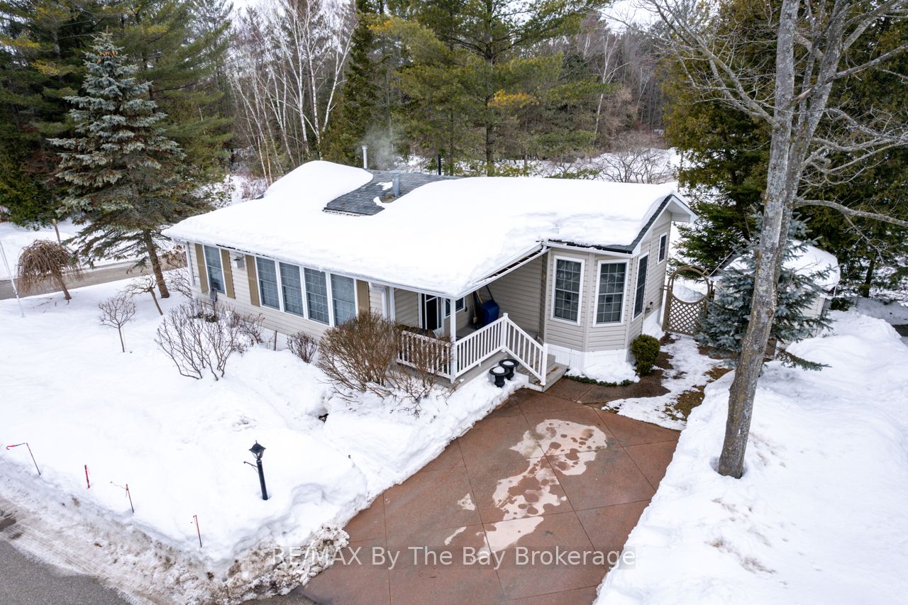 2 Topaz Street Property Photo 1