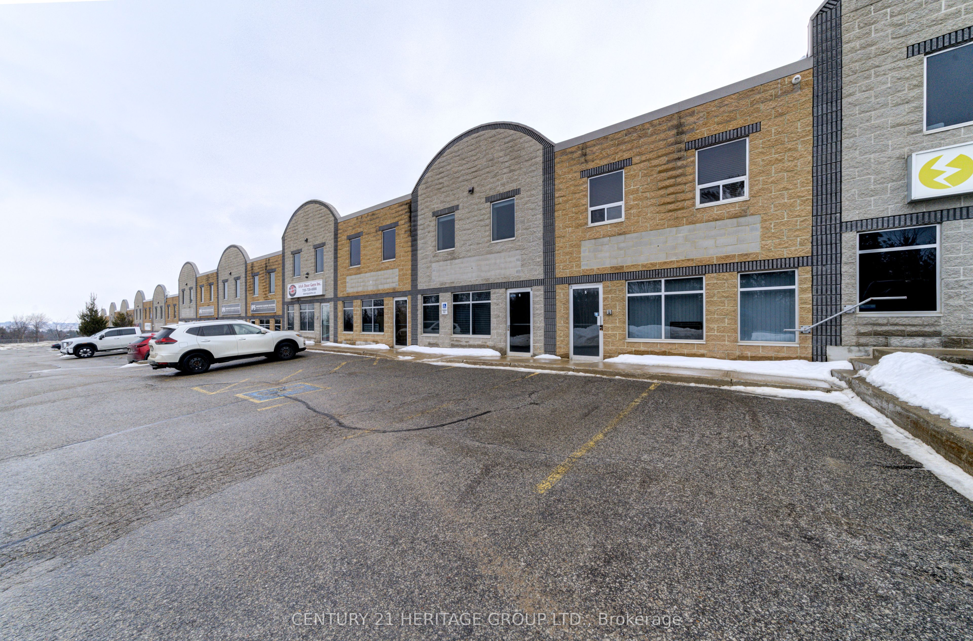 #6 - 647 Welham Road Property Photo 6