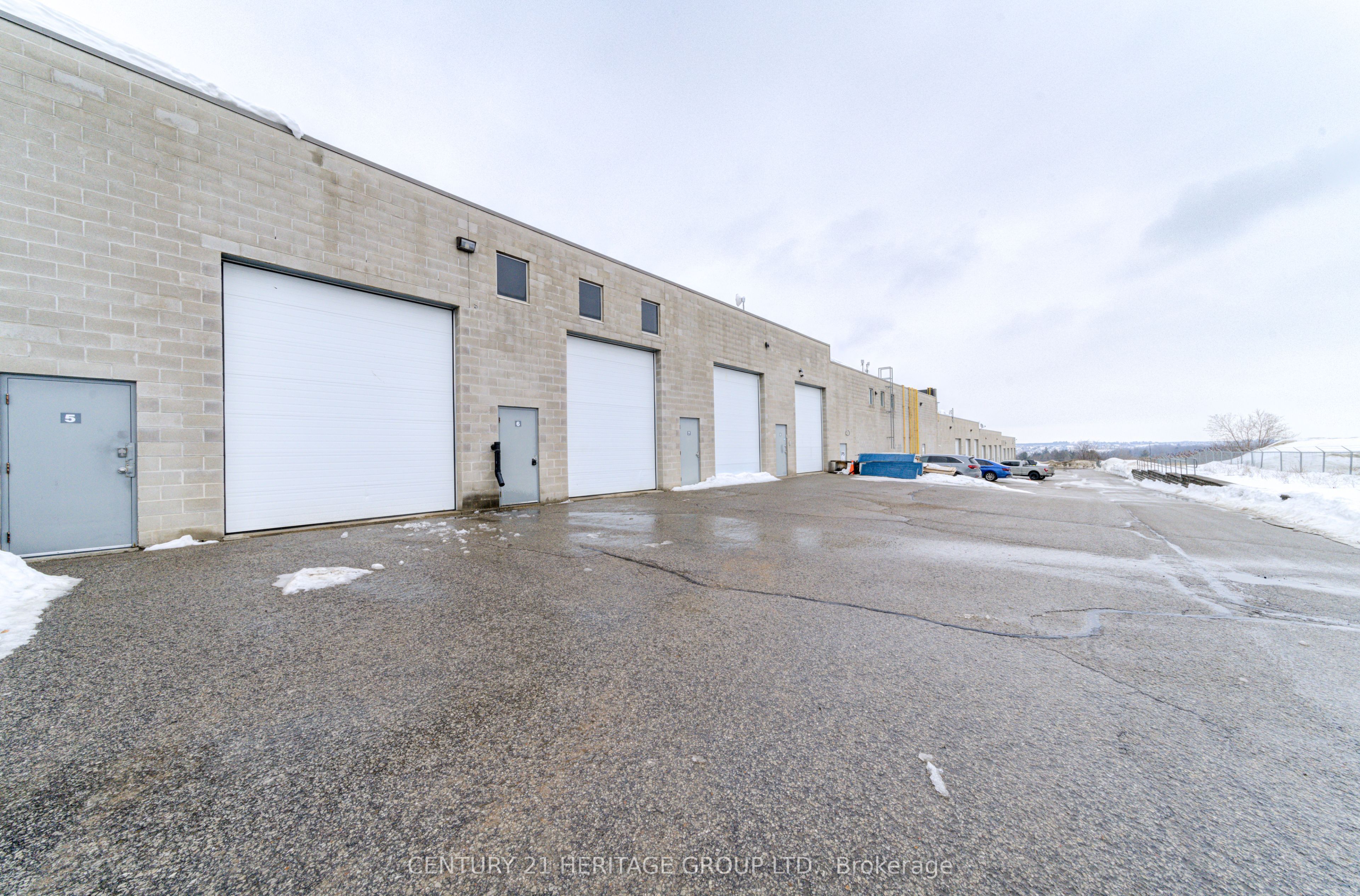 #6 - 647 Welham Road Property Photo 8