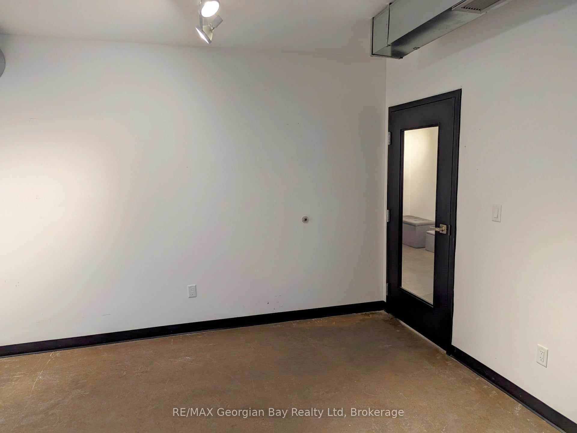 290 King Street Property Photo 3