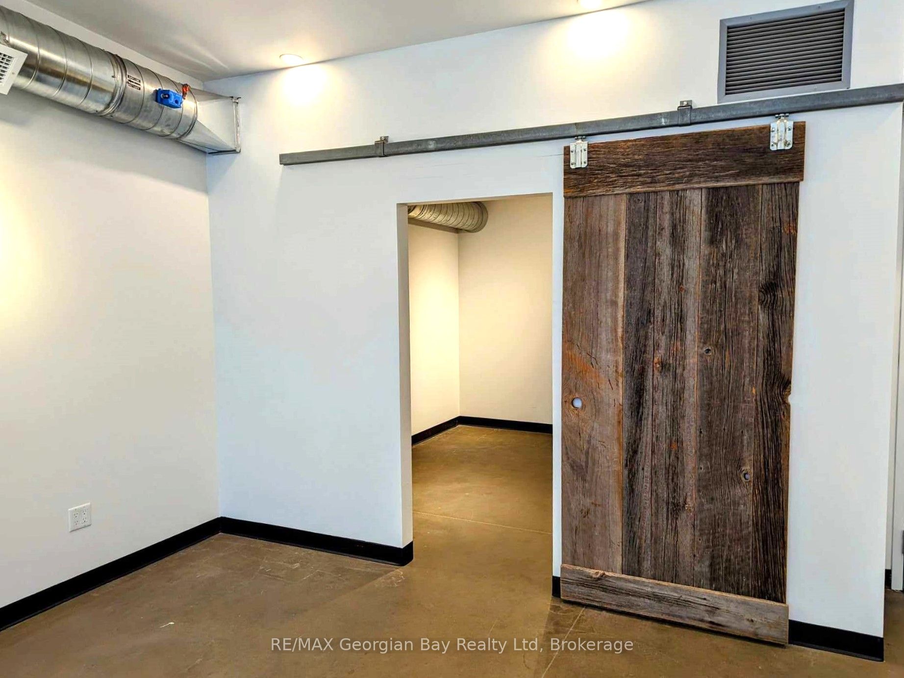 290 King Street Property Photo 6