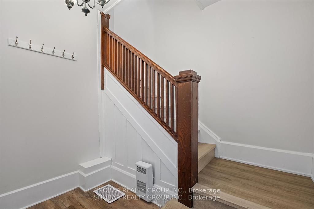 240 Dunlop Street W Property Photo 3