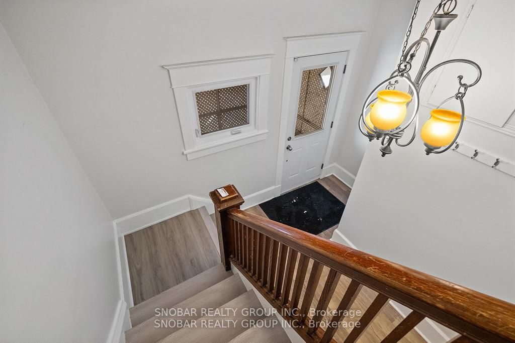 240 Dunlop Street W Property Photo 4