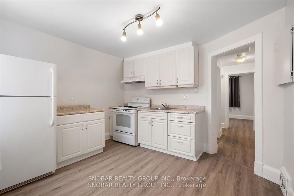 240 Dunlop Street W Property Photo 5