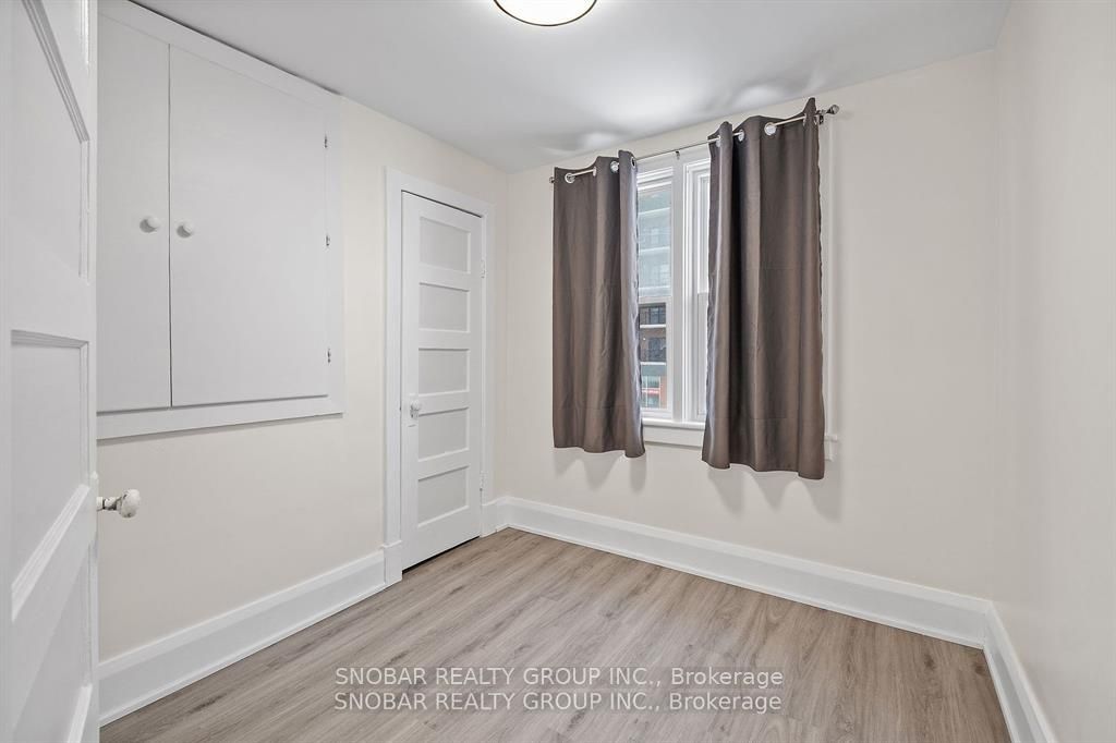 240 Dunlop Street W Property Photo 11