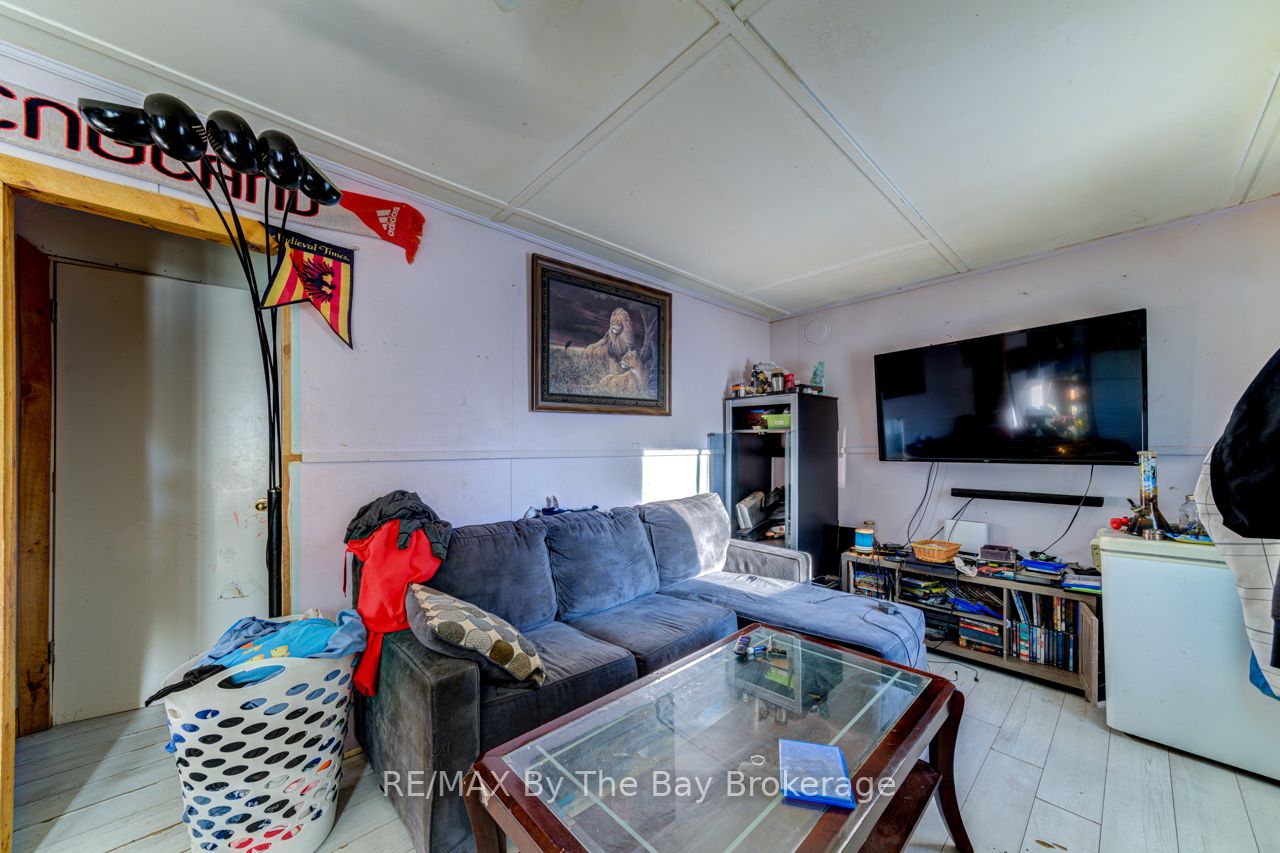 705 River Road Property Photo 5