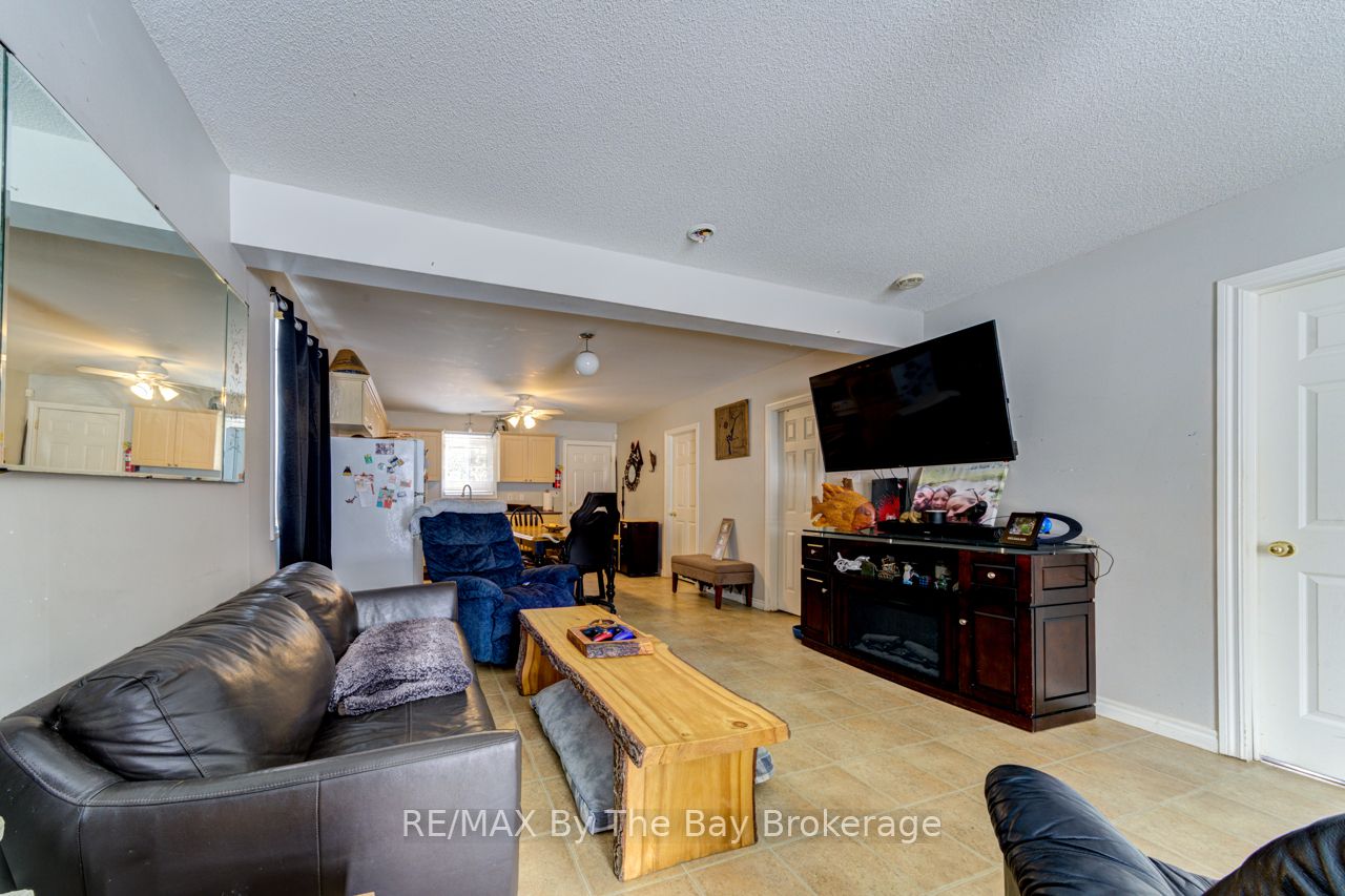 701 River Road E Property Photo 5