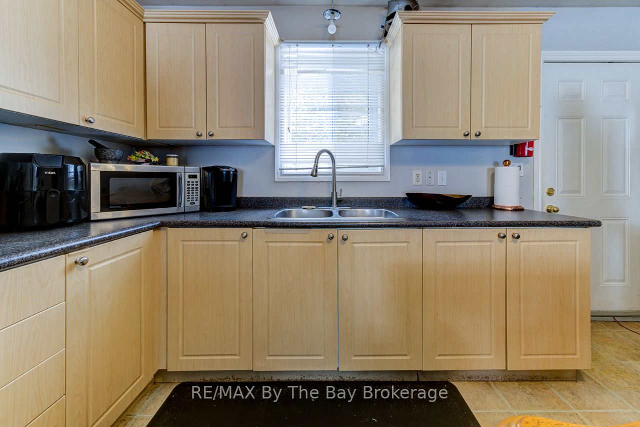 701 River Road E Property Photo 14