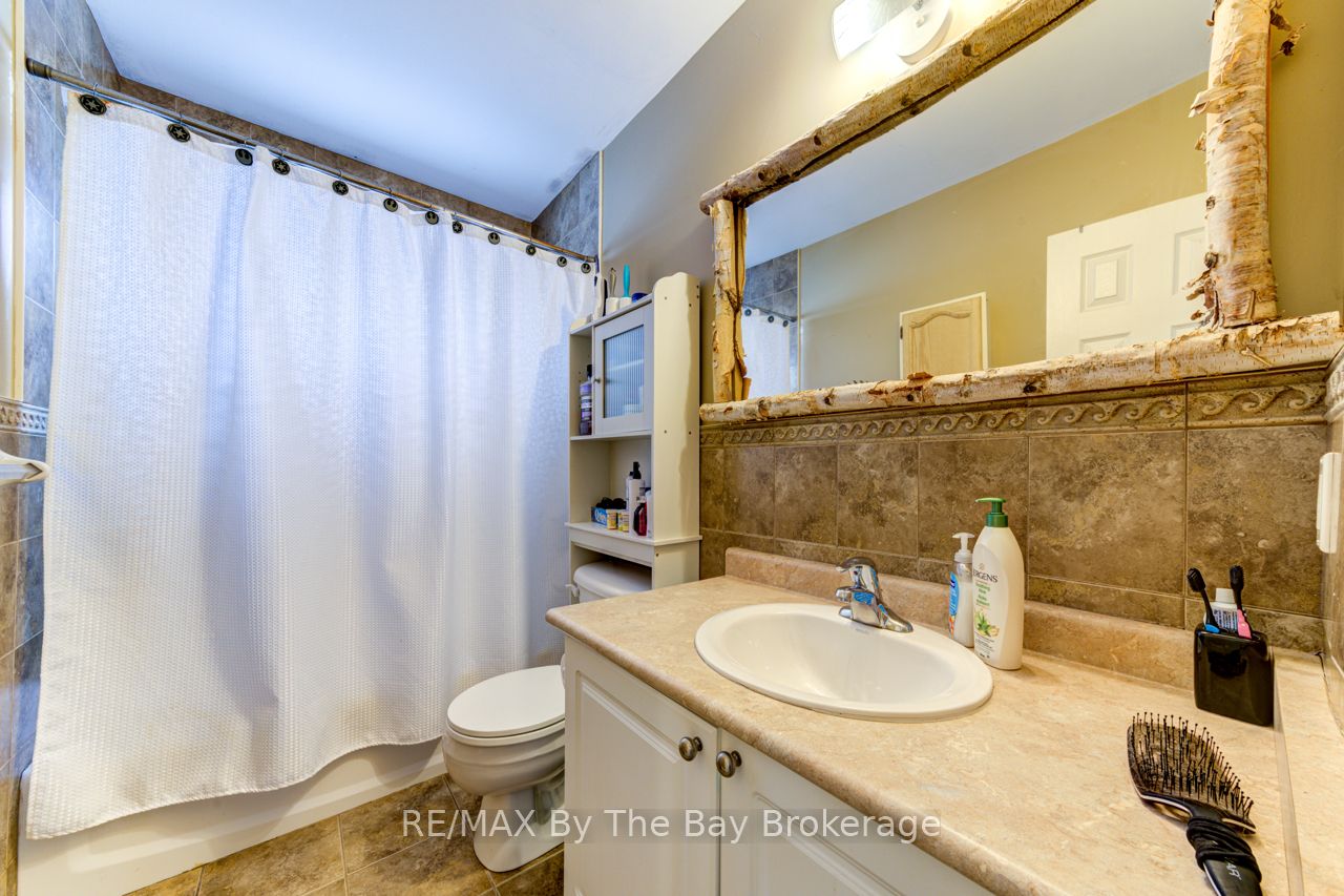 701 River Road E Property Photo 18
