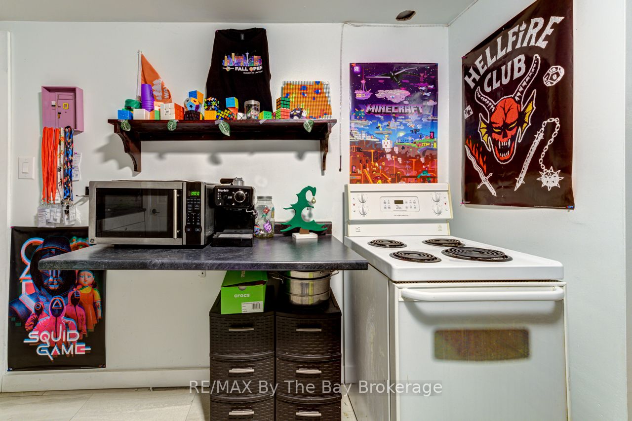 701 River Road E Property Photo 27