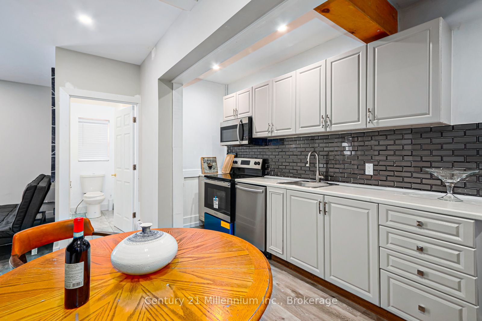 637 Hurontario Street 106 Property Photo 13
