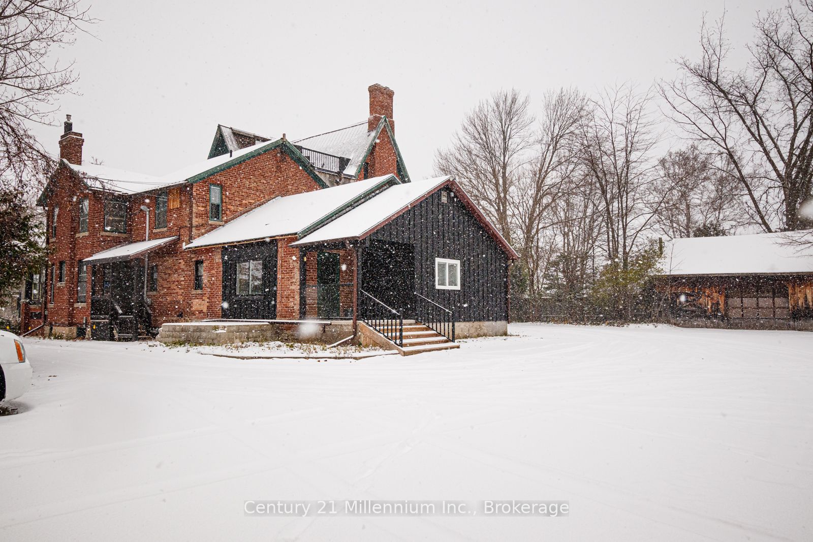 637 Hurontario Street 106 Property Photo 2