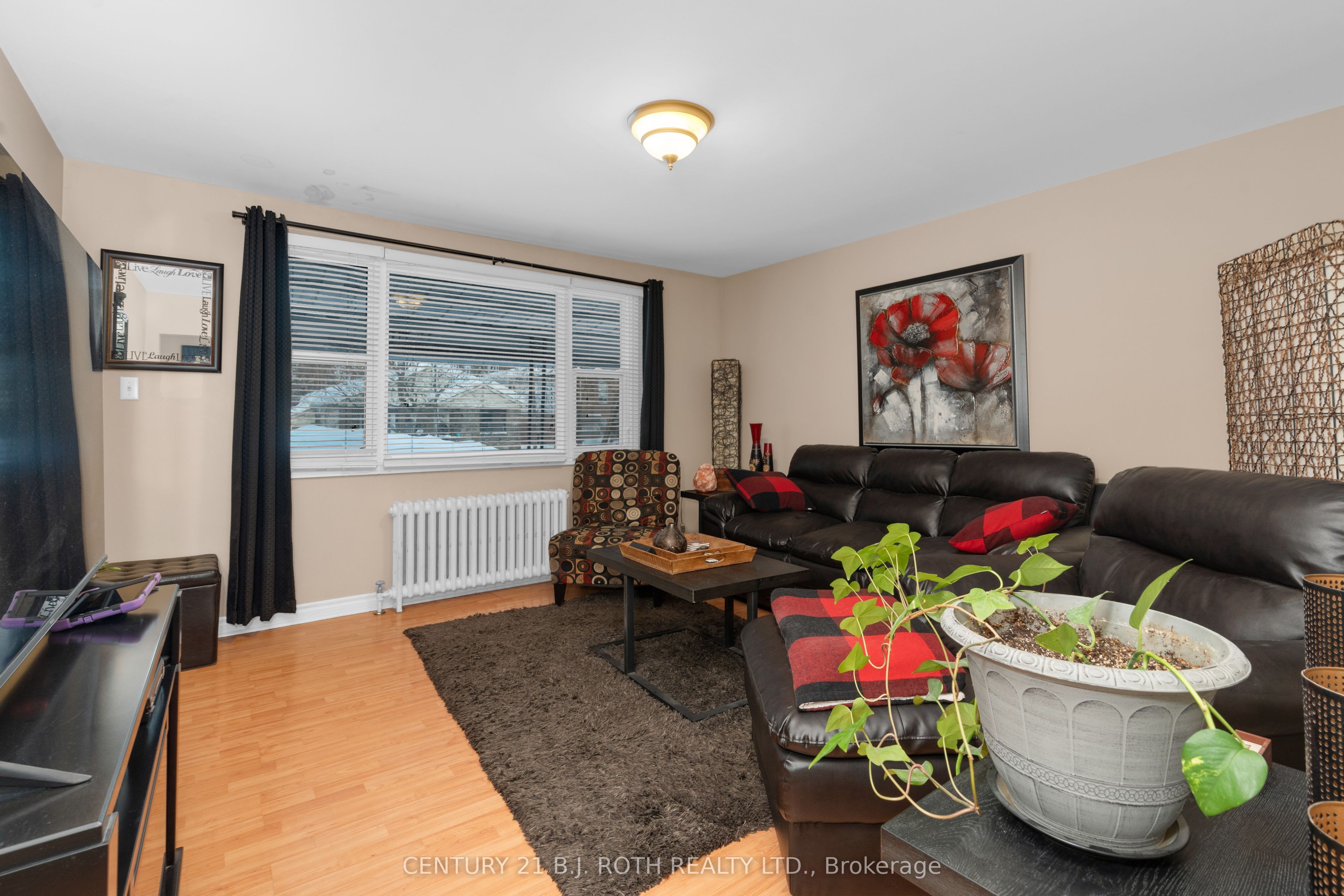 128 Berczy Street Property Photo 8