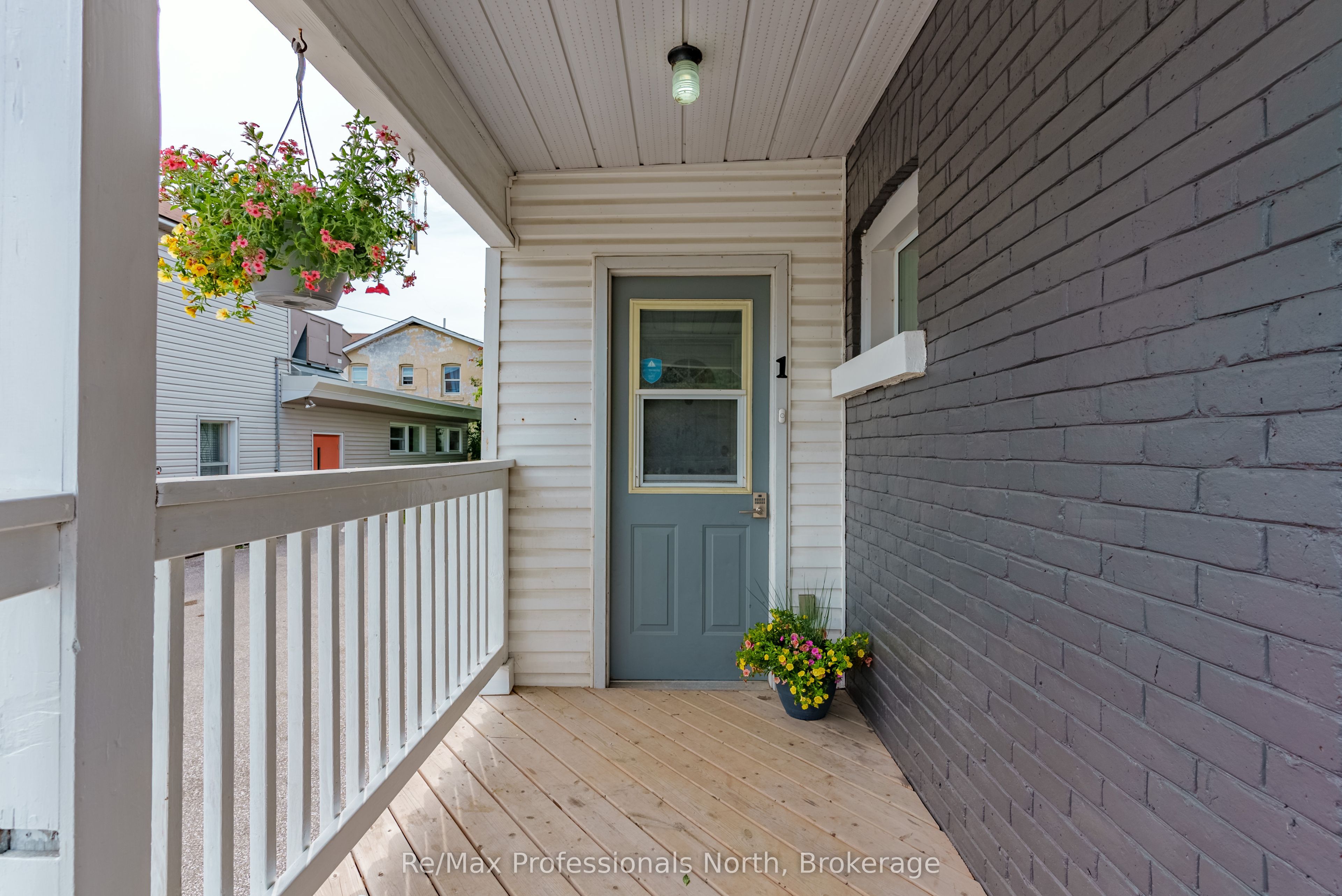 73 Coldwater St E Property Photo 6