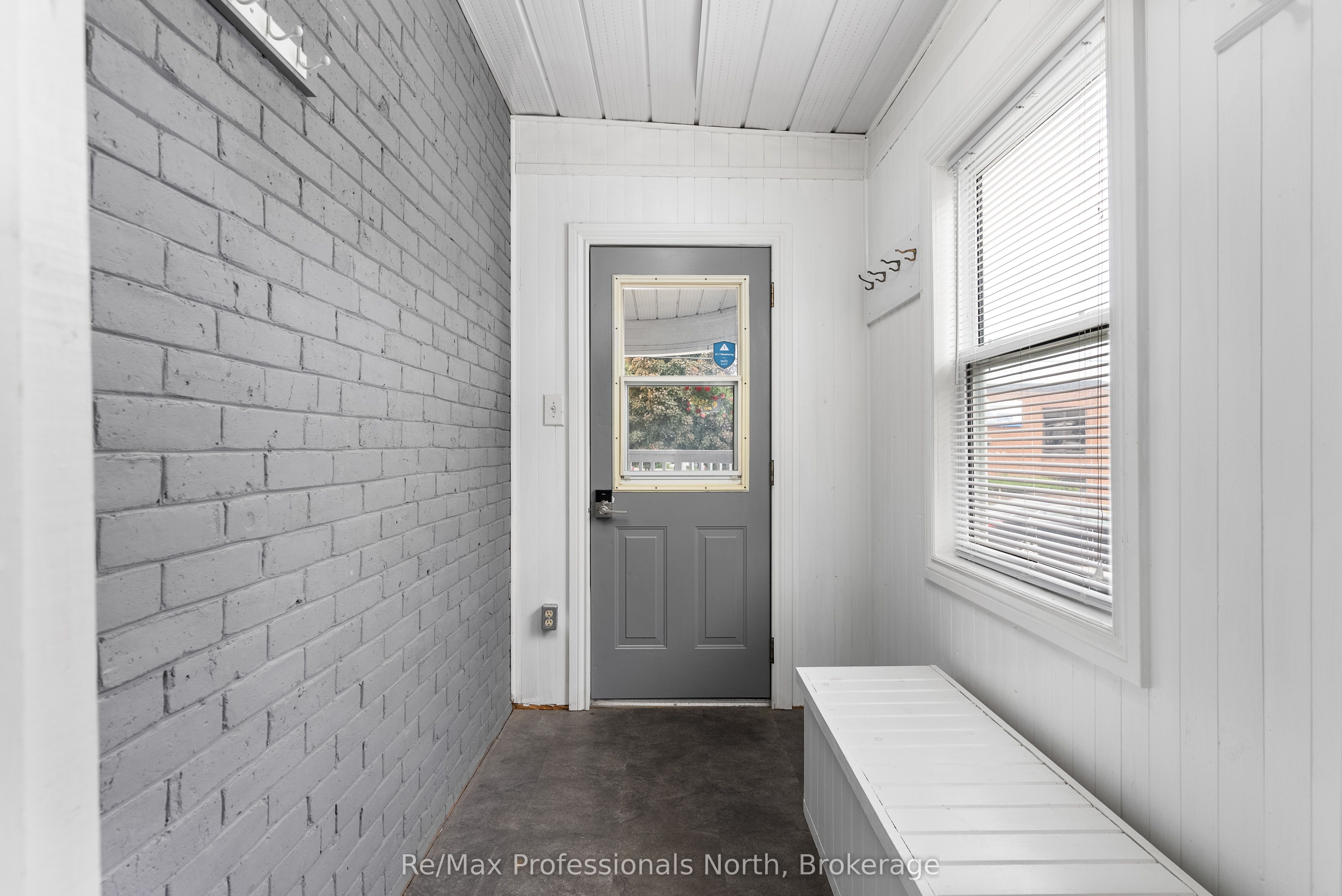 73 Coldwater St E Property Photo 7