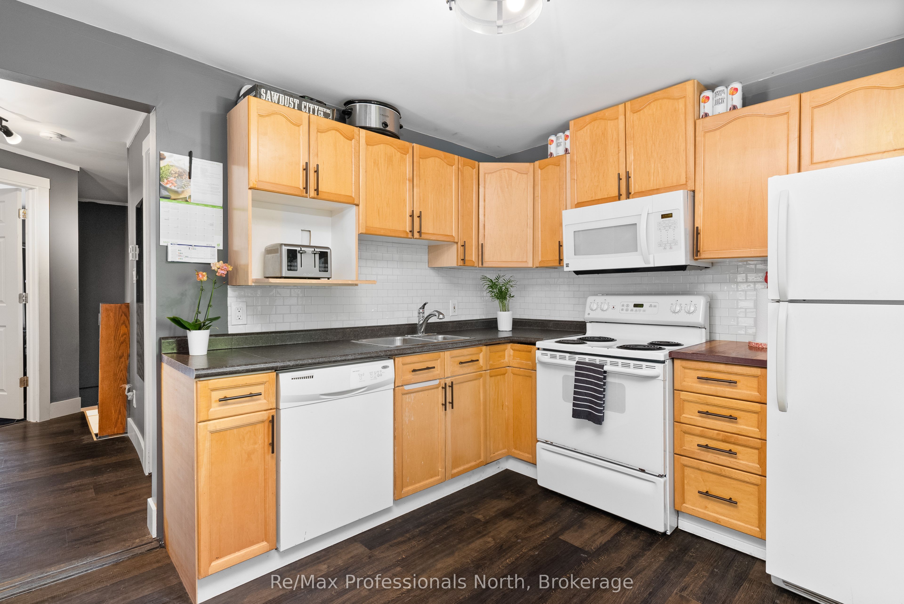 73 Coldwater St E Property Photo 31